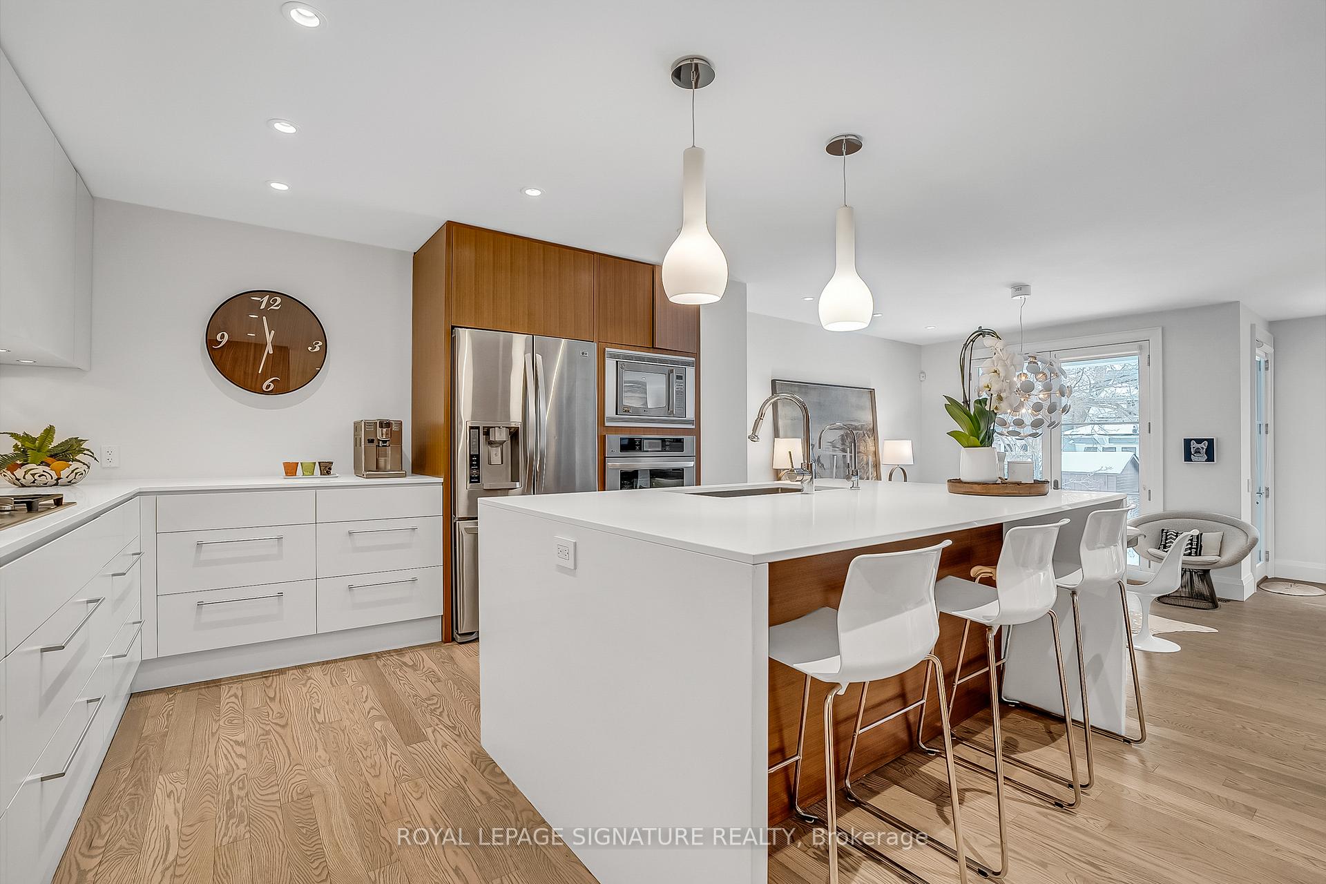 Photo 3 of 32 Southlea Avenue, Toronto, Leaside — HOMEH