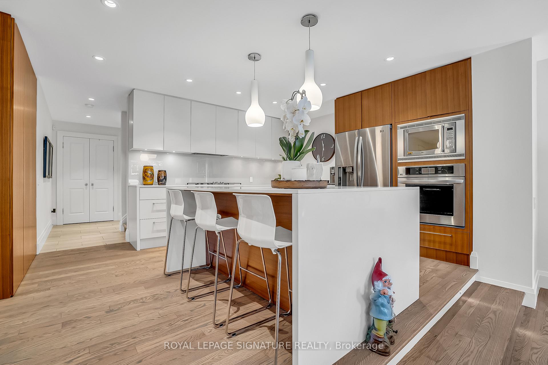 Photo 4 of 32 Southlea Avenue, Toronto, Leaside — HOMEH