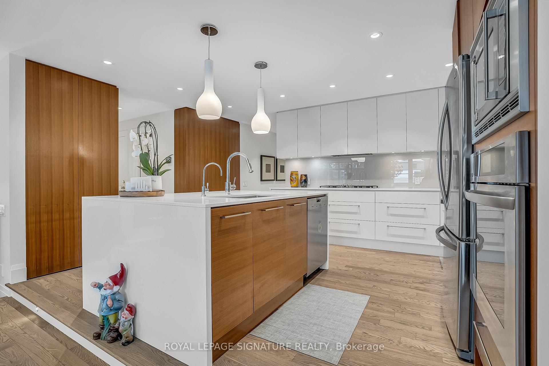 Photo 8 of 32 Southlea Avenue, Toronto, Leaside — HOMEH