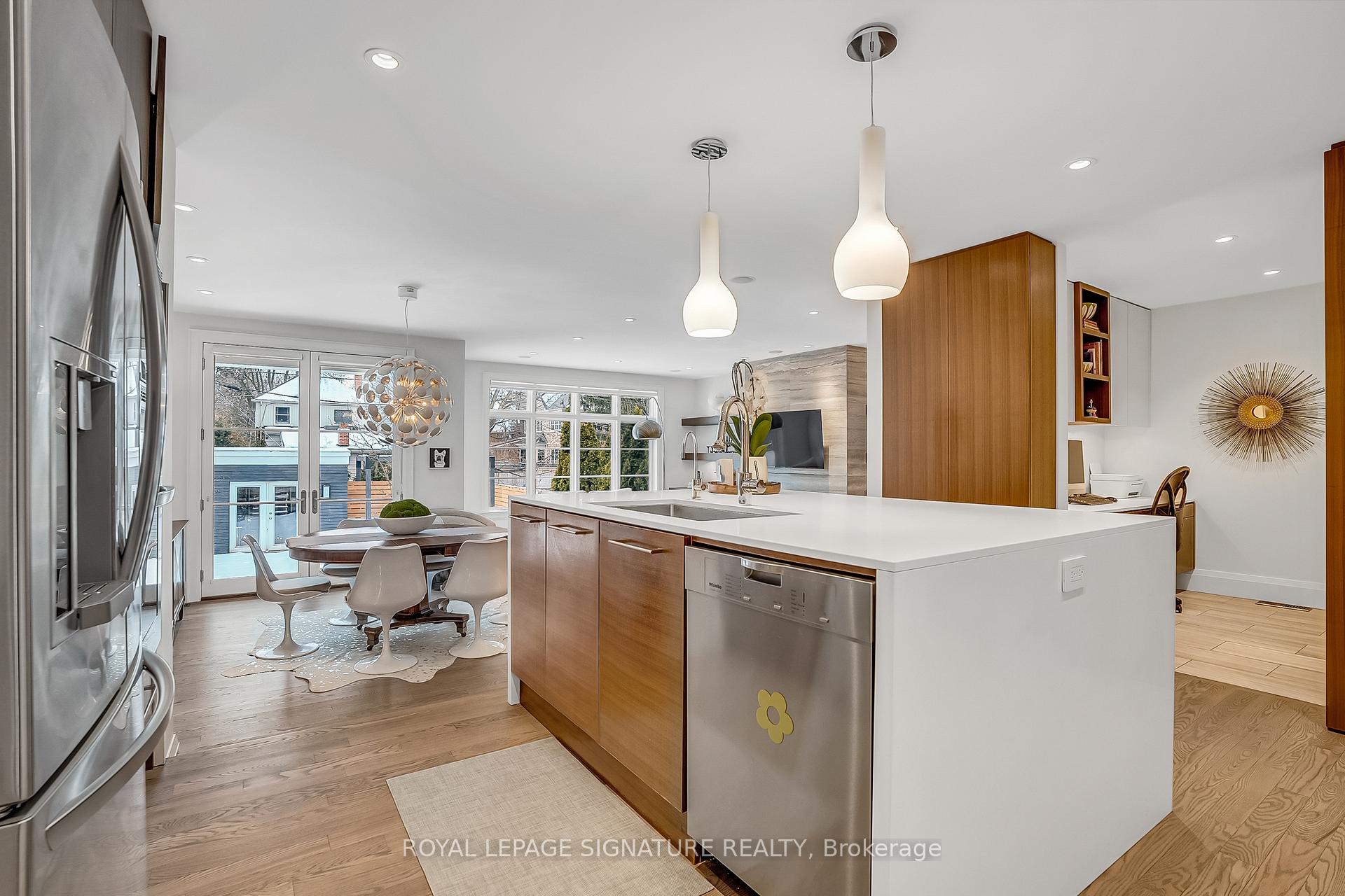 Photo 5 of 32 Southlea Avenue, Toronto, Leaside — HOMEH