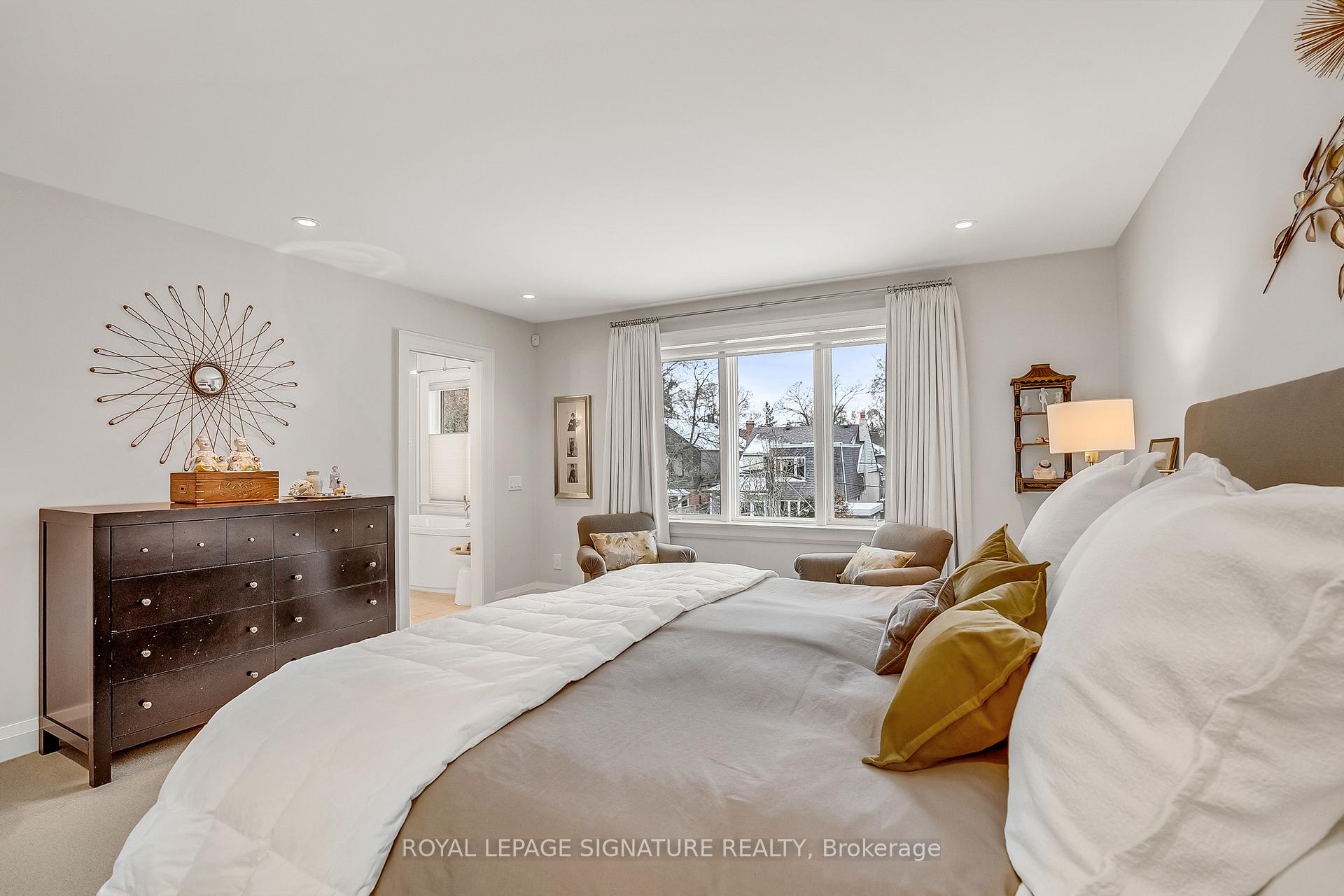 Photo 16 of 32 Southlea Avenue, Toronto, Leaside — HOMEH
