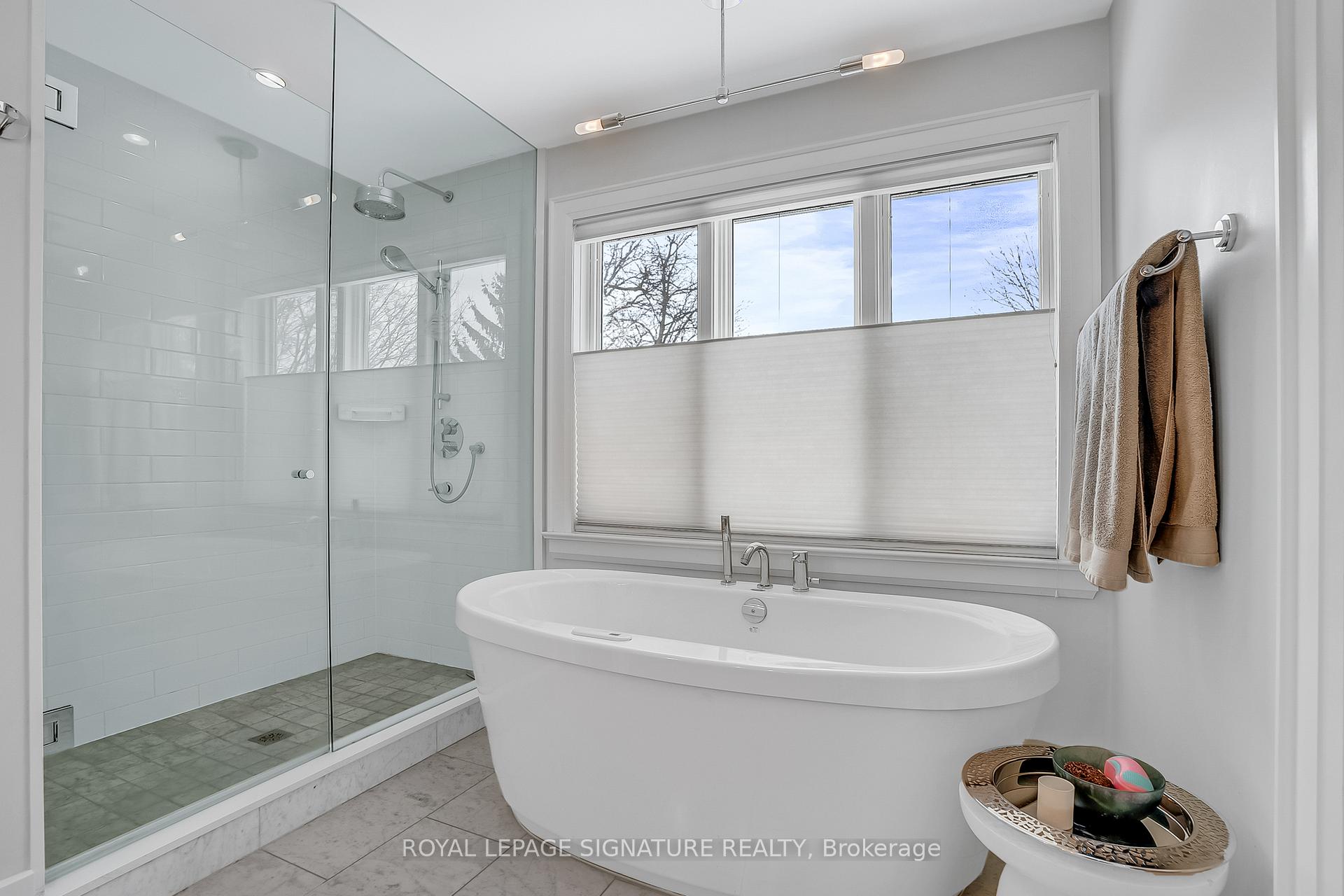 Photo 19 of 32 Southlea Avenue, Toronto, Leaside — HOMEH