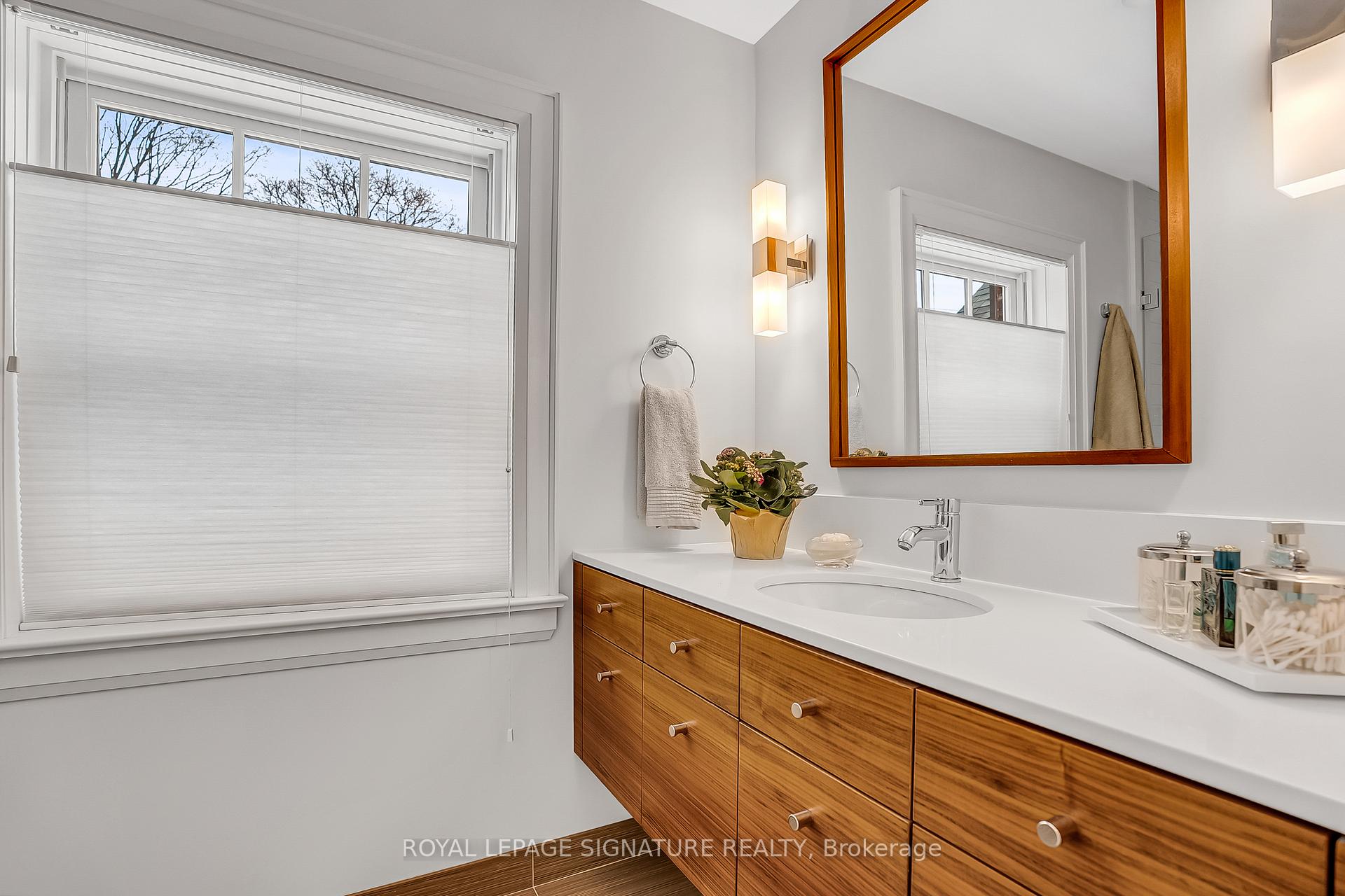 Photo 23 of 32 Southlea Avenue, Toronto, Leaside — HOMEH