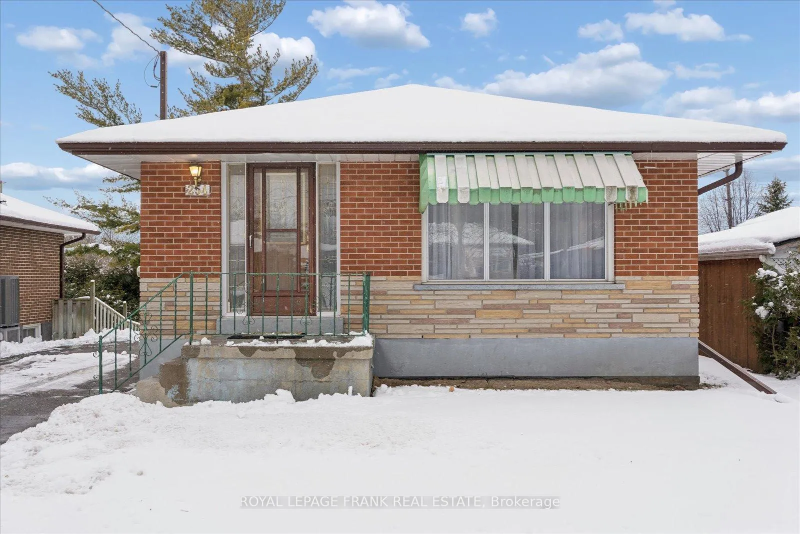 Photo 4 of 254 Dover Street, Oshawa, Eastdale — HOMEH