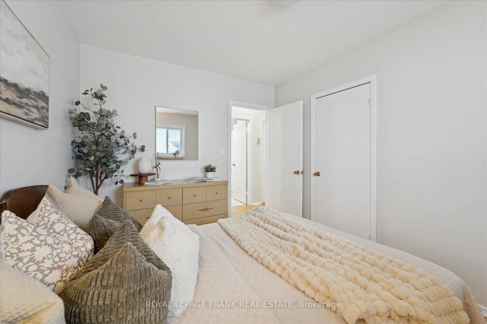 Photo 18 of 254 Dover Street, Oshawa, Eastdale — HOMEH