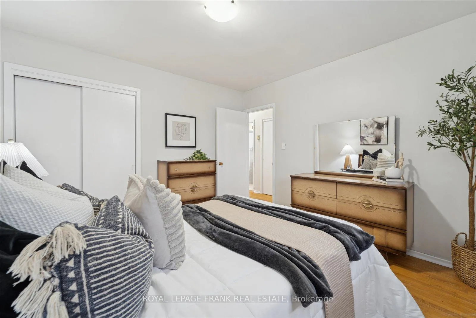 Photo 22 of 254 Dover Street, Oshawa, Eastdale — HOMEH