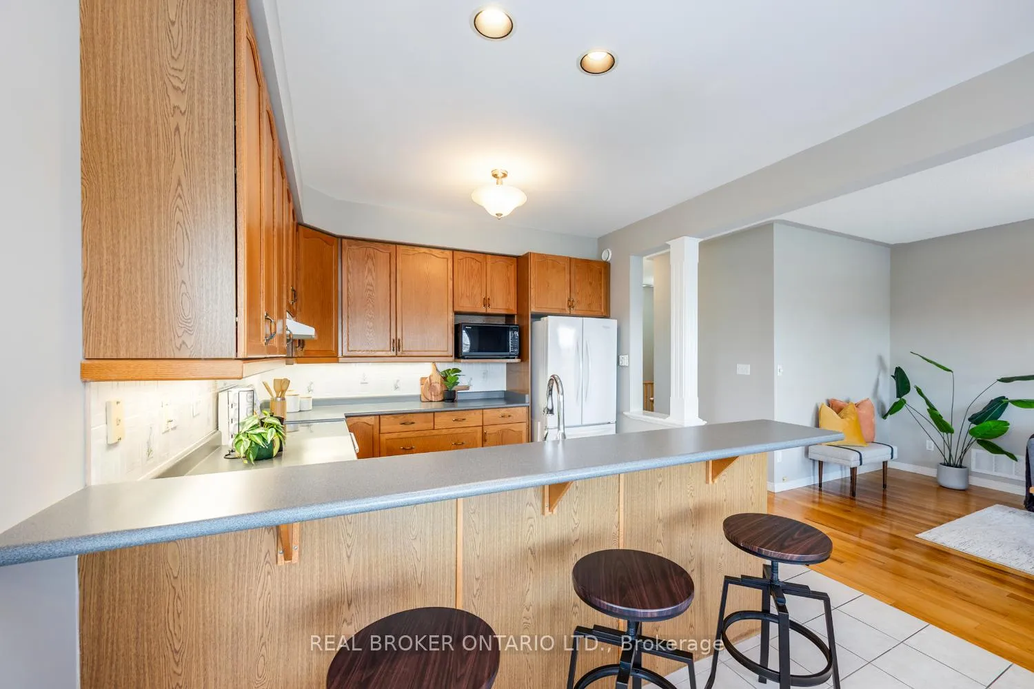 Photo 7 of 69 Padfield Drive, Clarington, Bowmanville — HOMEH