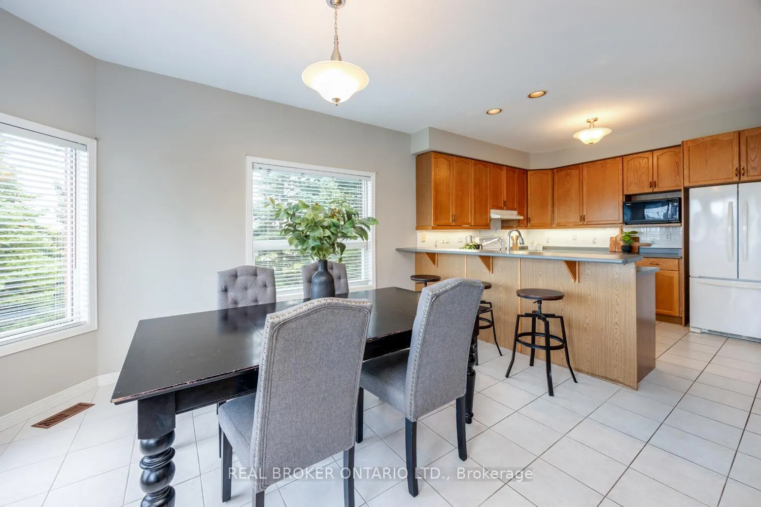 Photo 8 of 69 Padfield Drive, Clarington, Bowmanville — HOMEH