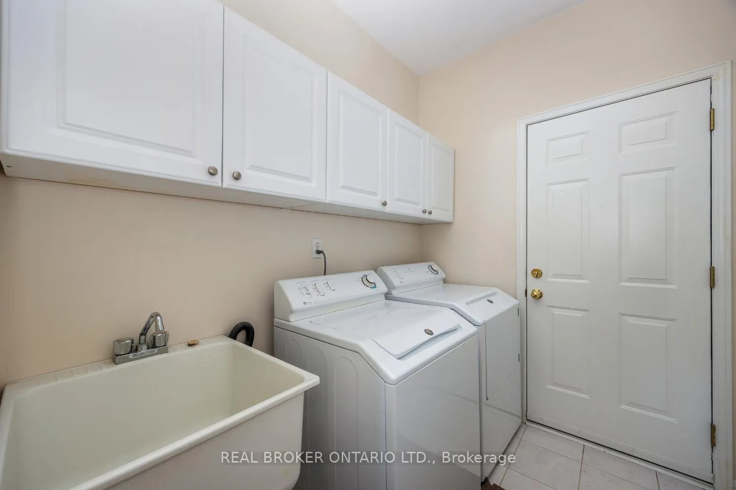 Photo 16 of 69 Padfield Drive, Clarington, Bowmanville — HOMEH