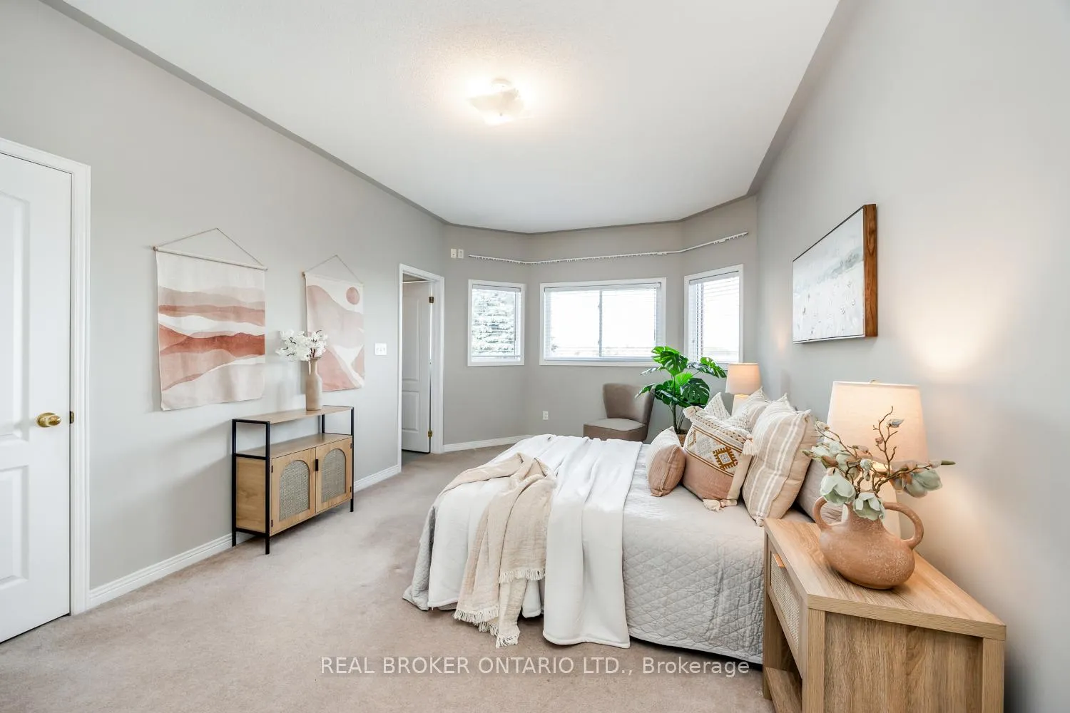 Photo 17 of 69 Padfield Drive, Clarington, Bowmanville — HOMEH
