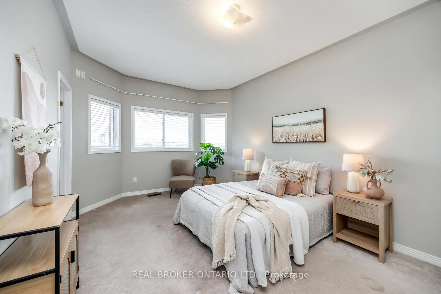Photo 18 of 69 Padfield Drive, Clarington, Bowmanville — HOMEH