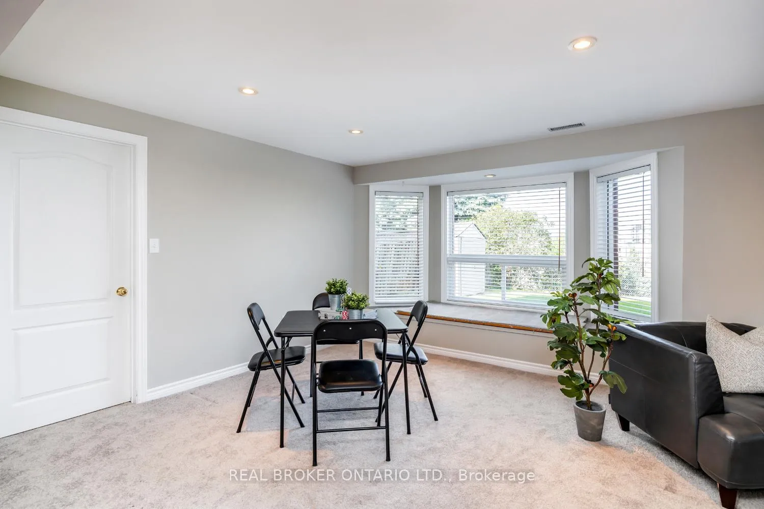 Photo 26 of 69 Padfield Drive, Clarington, Bowmanville — HOMEH