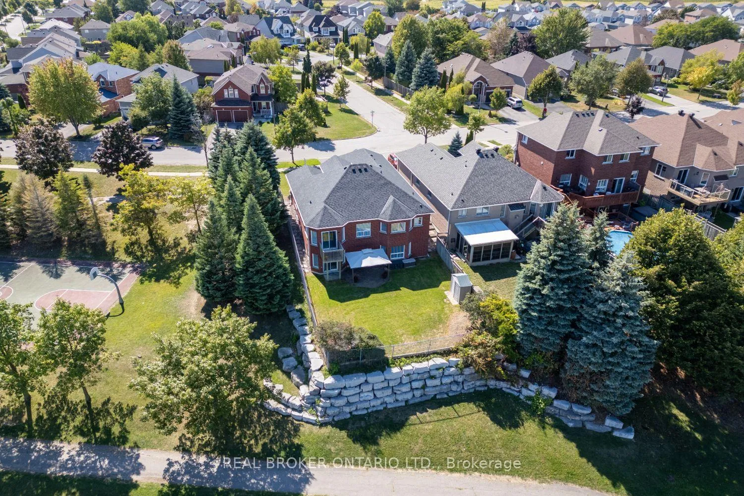 Photo 37 of 69 Padfield Drive, Clarington, Bowmanville — HOMEH