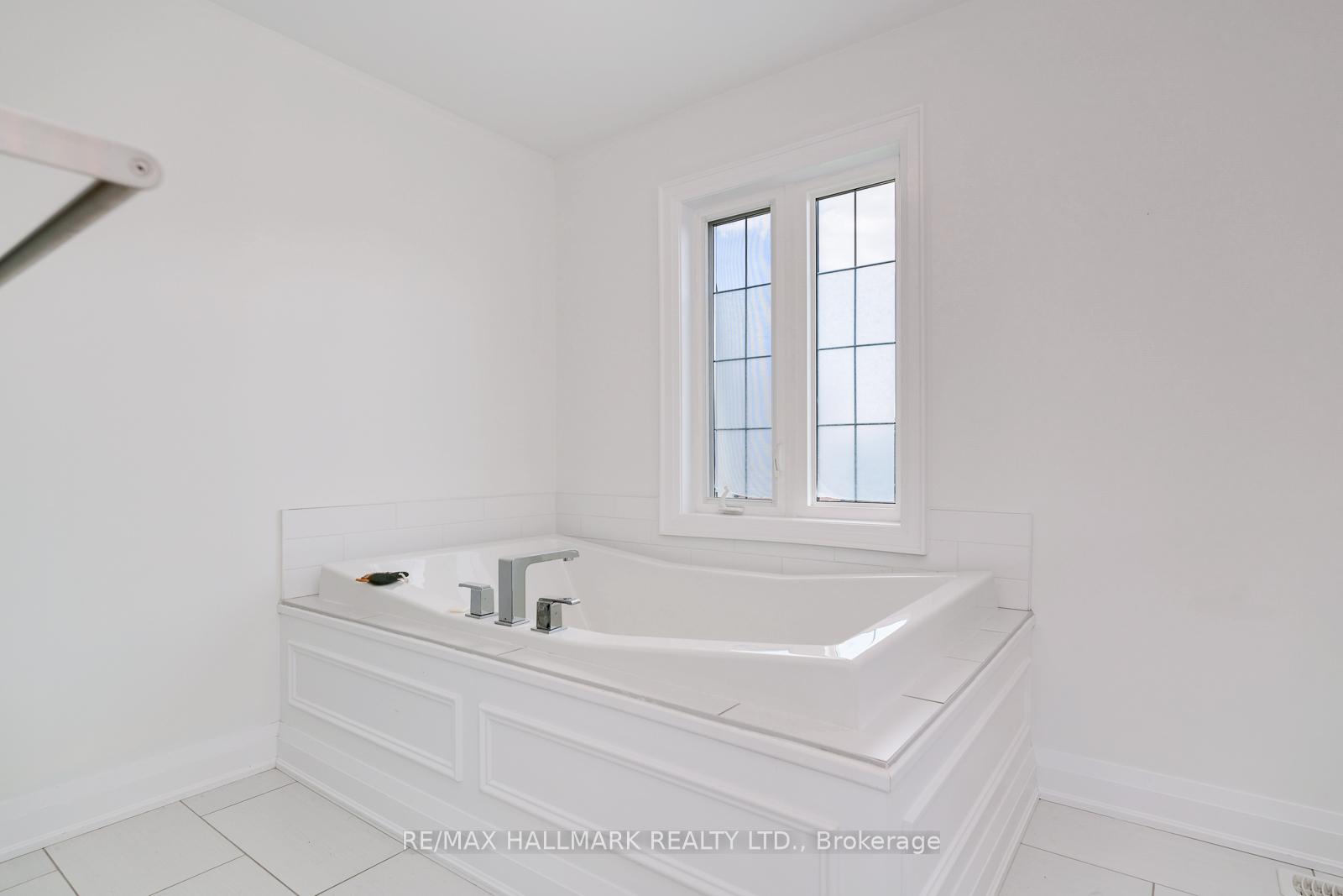 Photo 20 of 20 Sargent Lane, Toronto, East End-Danforth — HOMEH