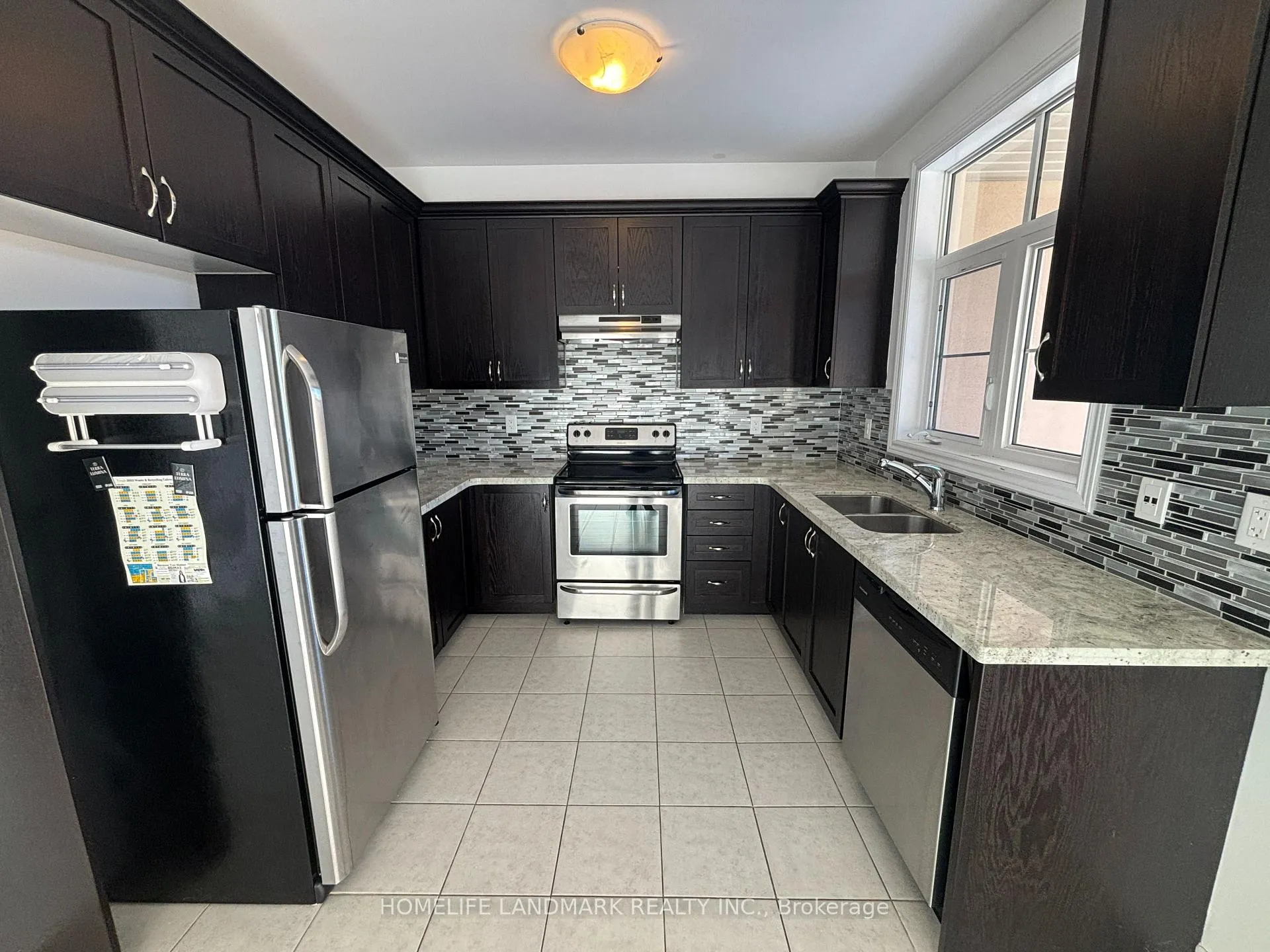 Photo 13 of 88 Grand Trunk Avenue, Vaughan, Patterson — HOMEH
