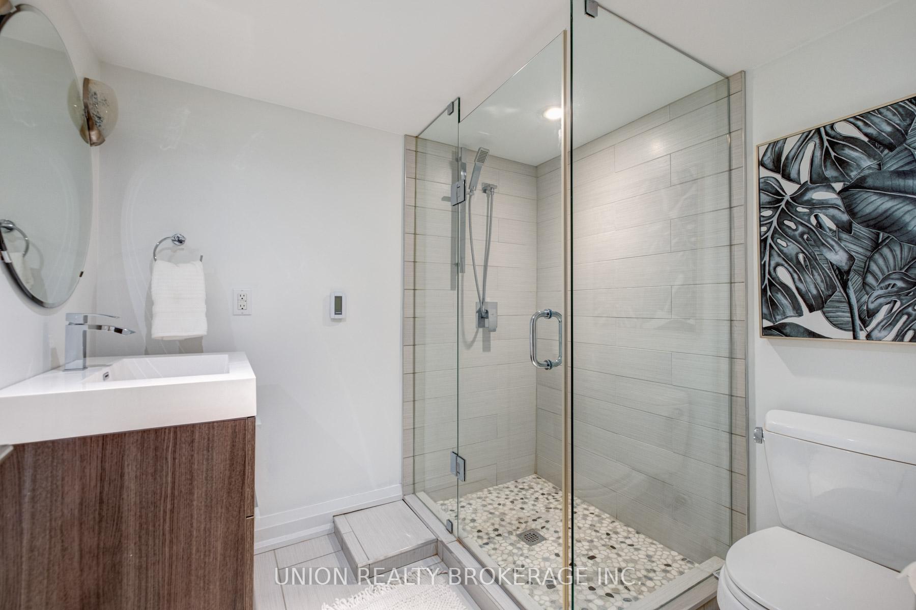 Photo 32 of 121 Withrow Avenue, Toronto, North Riverdale — HOMEH
