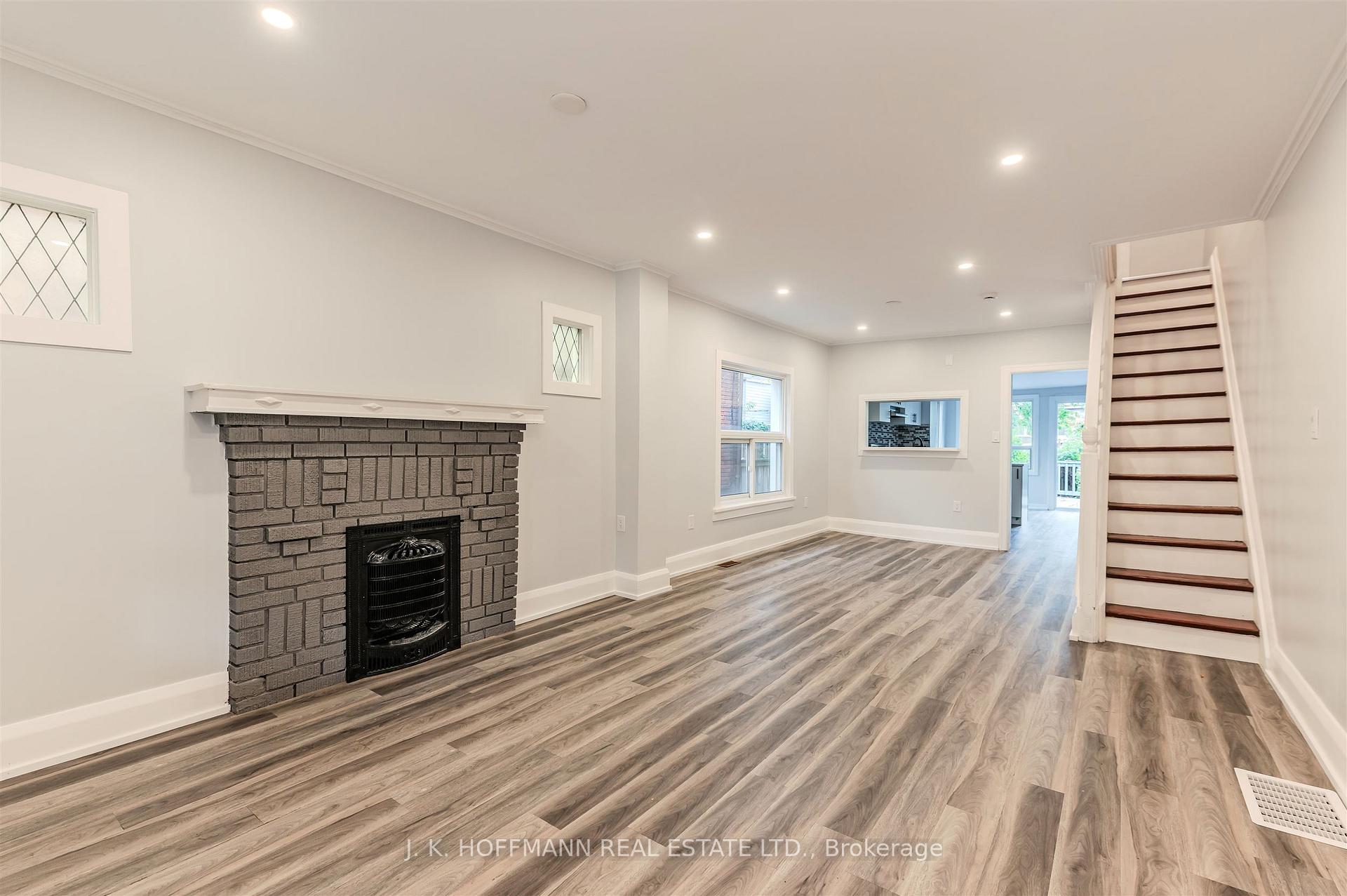 Photo 4 of 33 Darrell Avenue, Toronto, East End-Danforth — HOMEH