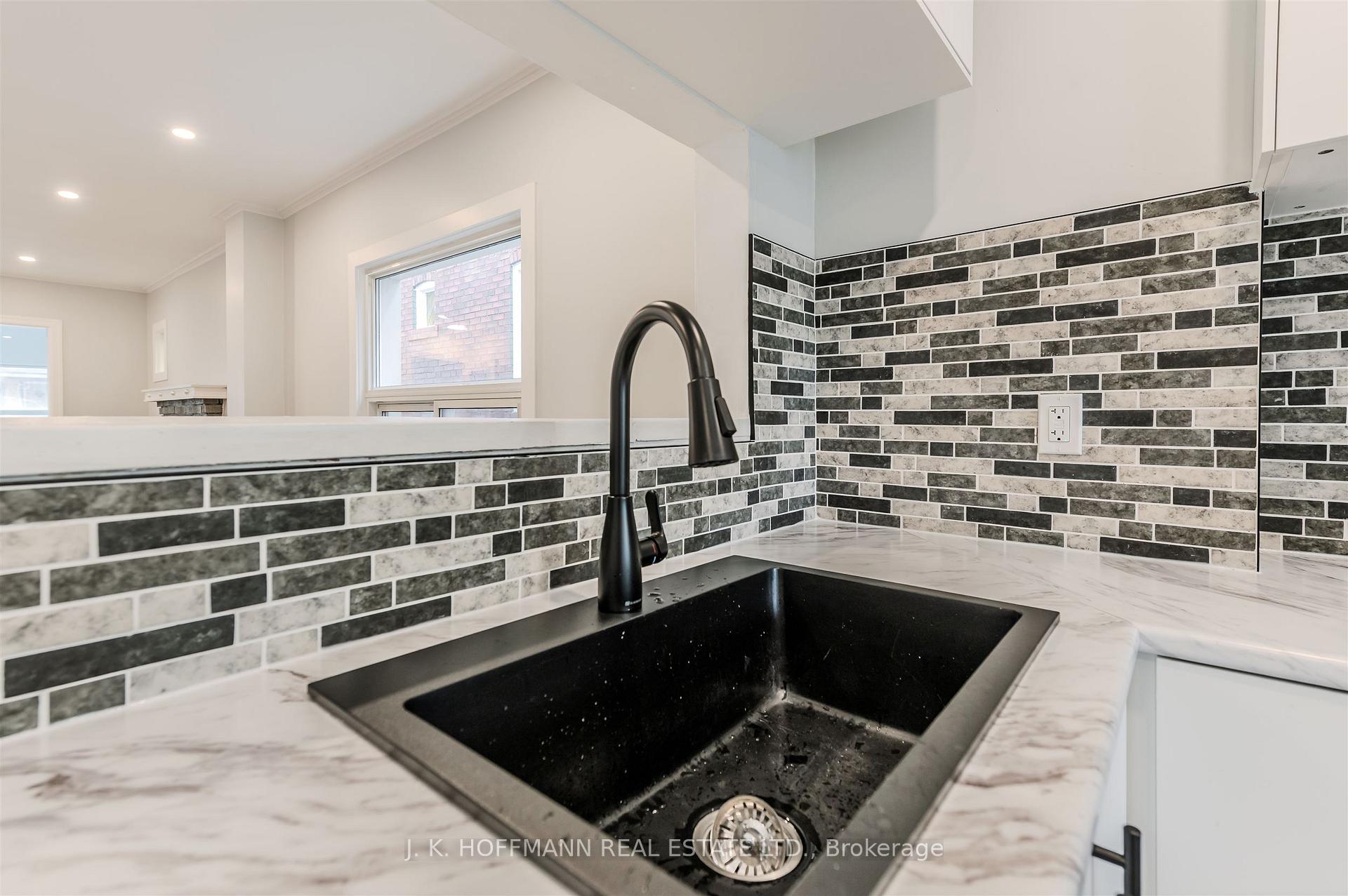 Photo 11 of 33 Darrell Avenue, Toronto, East End-Danforth — HOMEH