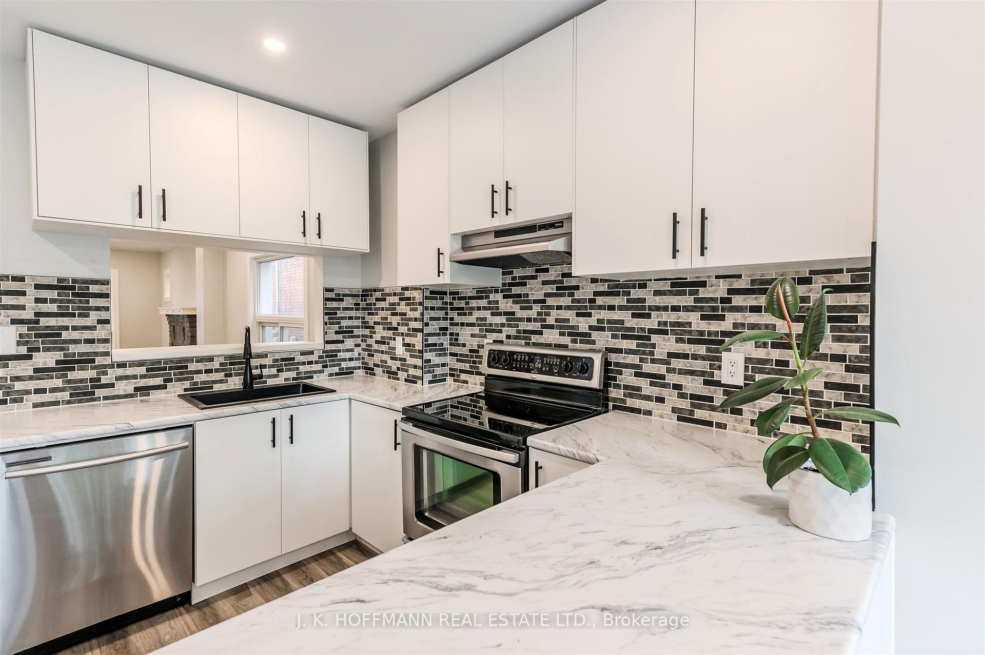 Photo 12 of 33 Darrell Avenue, Toronto, East End-Danforth — HOMEH