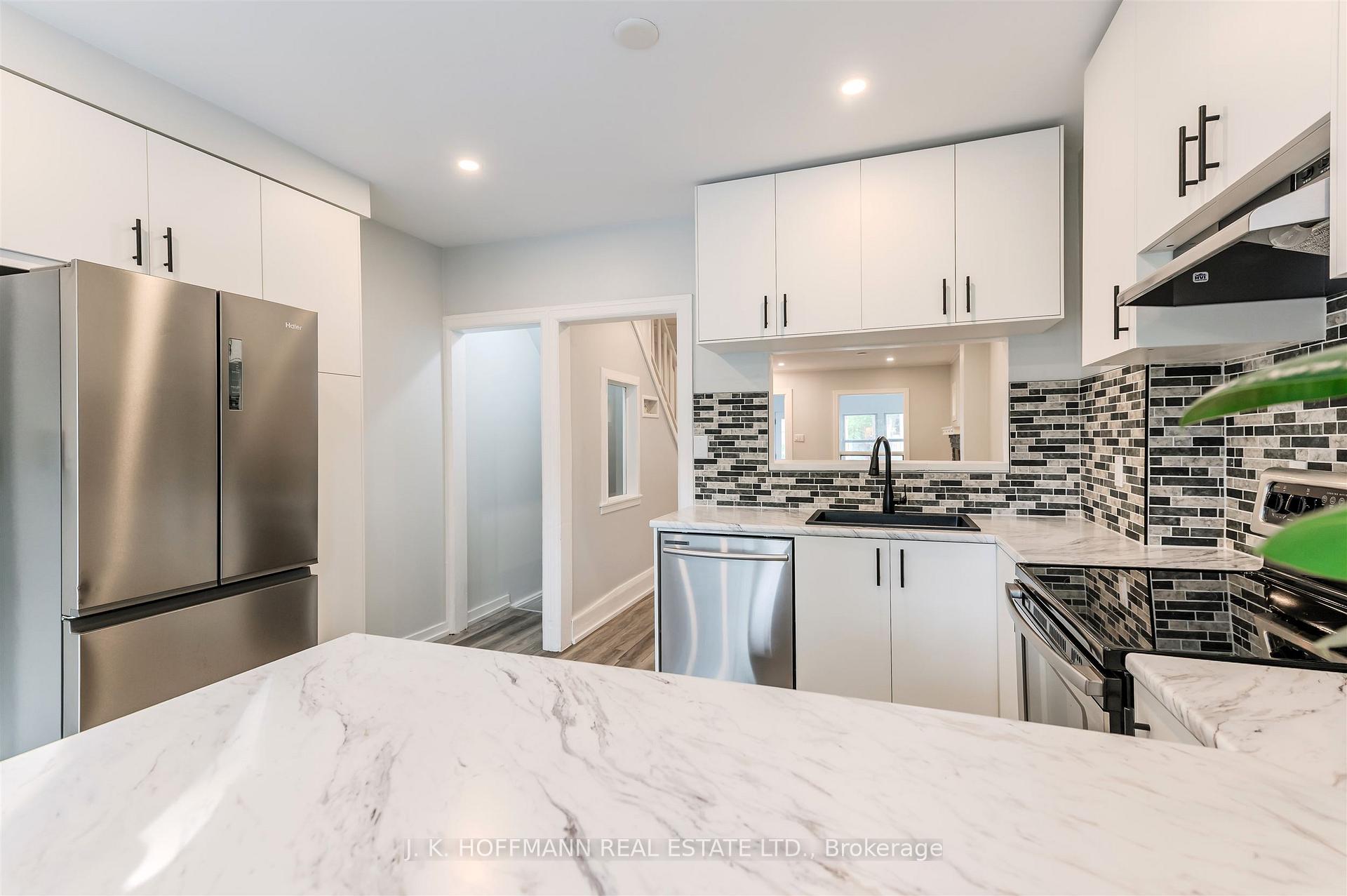 Photo 13 of 33 Darrell Avenue, Toronto, East End-Danforth — HOMEH