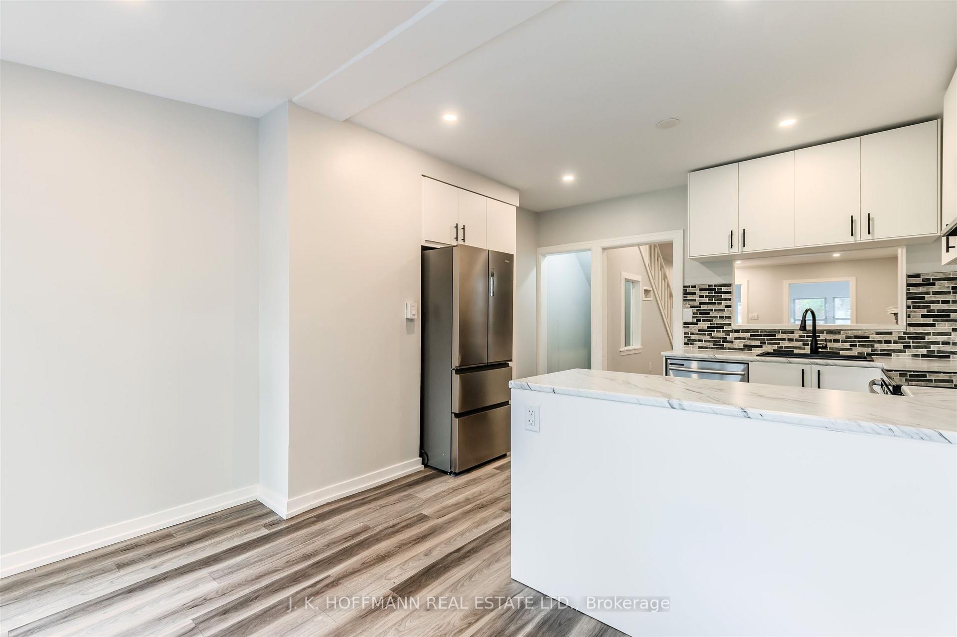 Photo 15 of 33 Darrell Avenue, Toronto, East End-Danforth — HOMEH