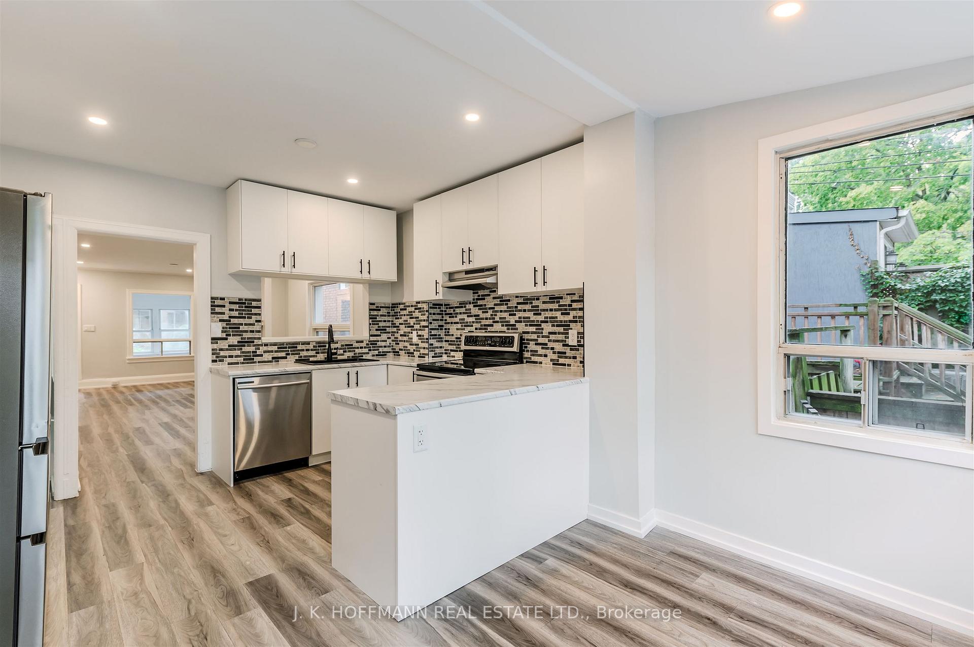 Photo 16 of 33 Darrell Avenue, Toronto, East End-Danforth — HOMEH