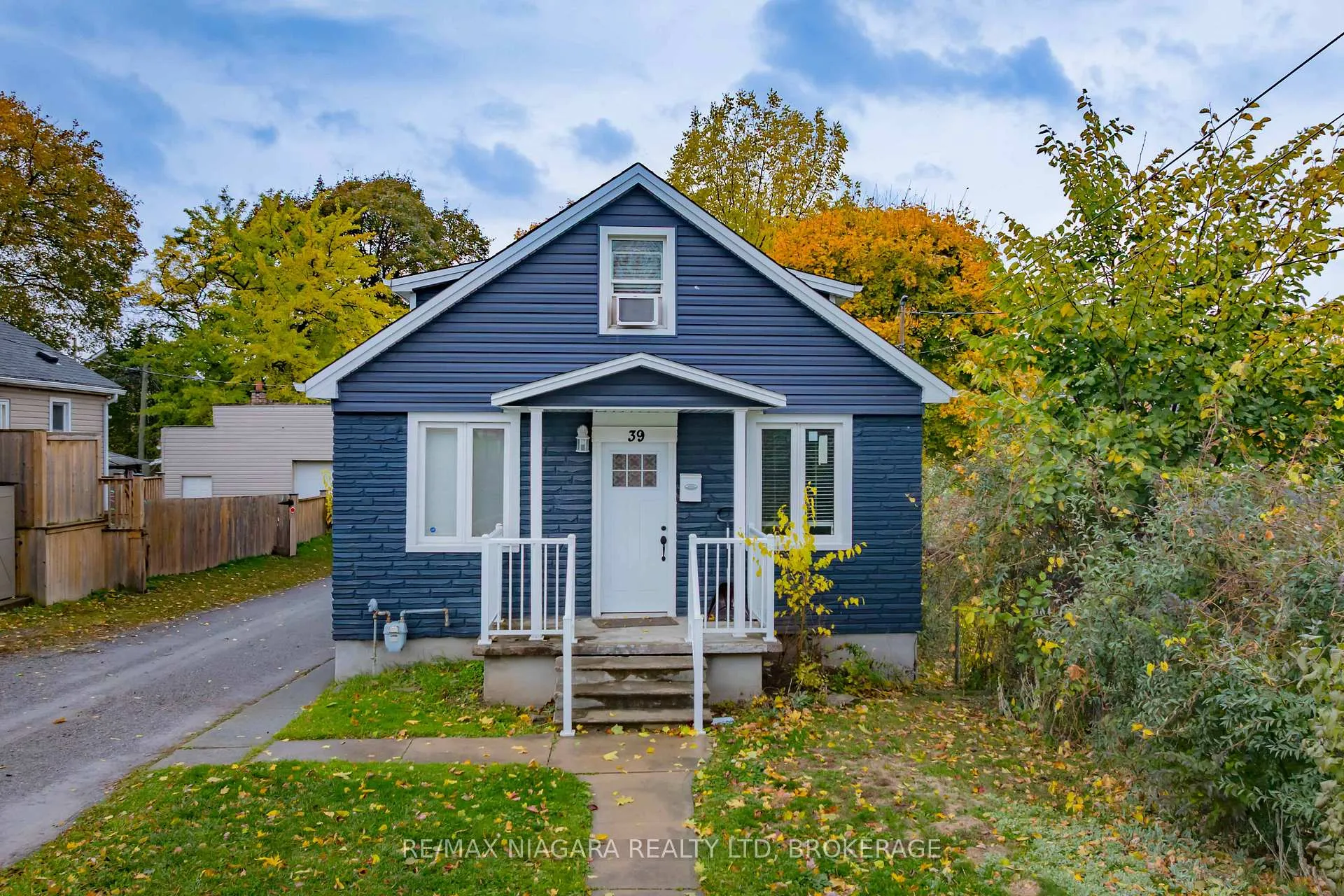 Photo 2 of Unit upper, 39 Carleton Street N, Thorold, Thorold Downtown — HOMEH