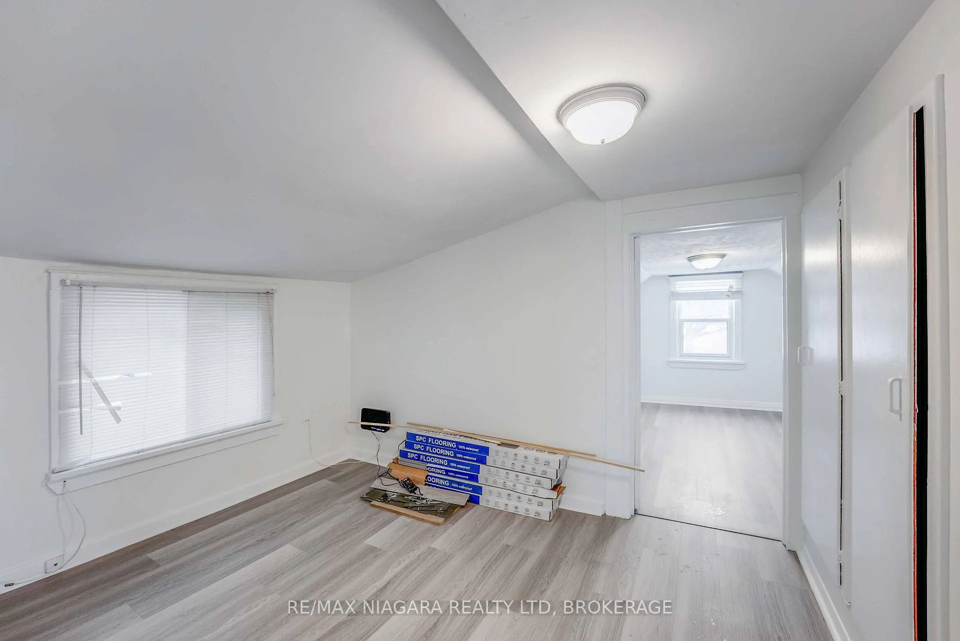 Photo 5 of Unit upper, 39 Carleton Street N, Thorold, Thorold Downtown — HOMEH