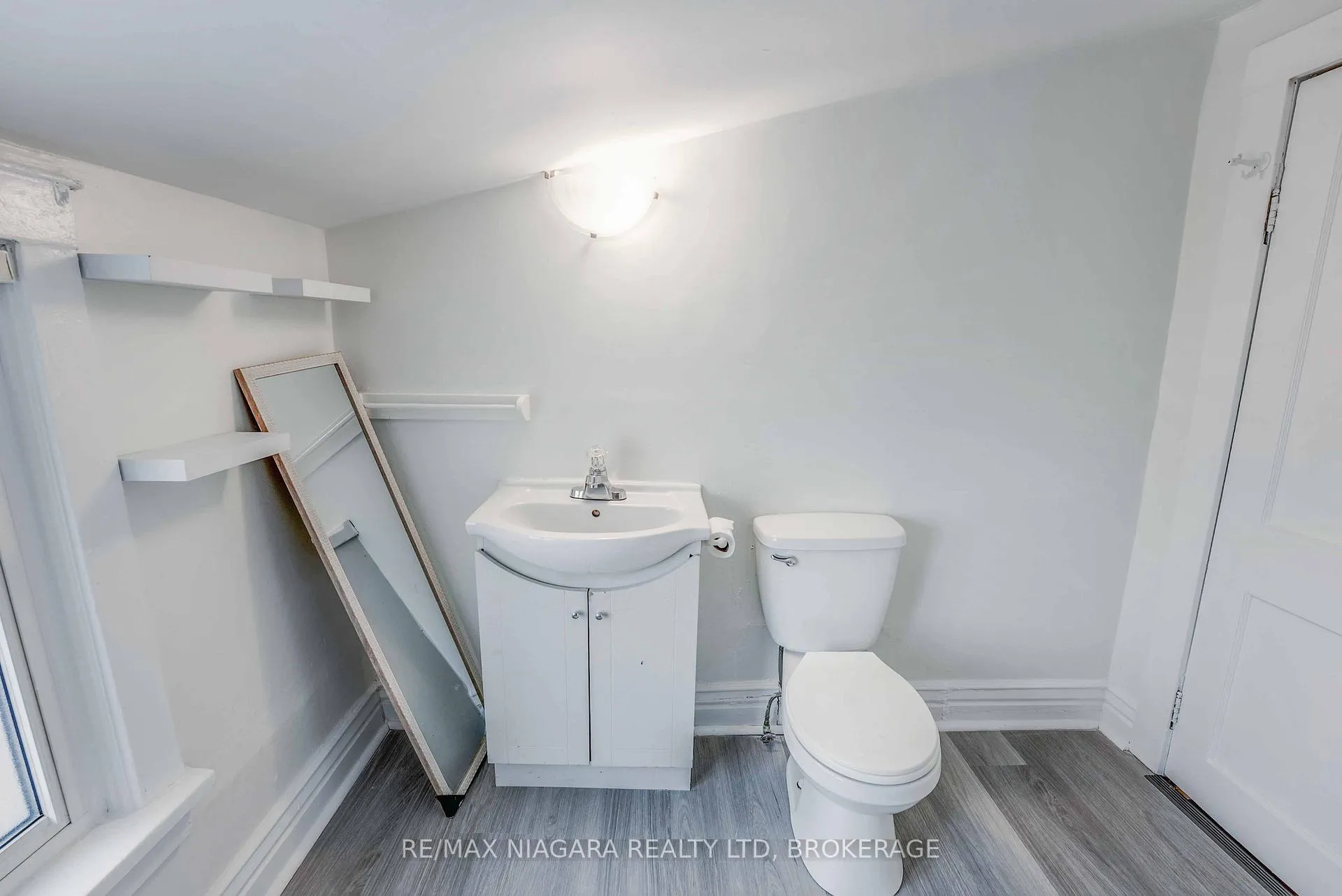 Photo 8 of Unit upper, 39 Carleton Street N, Thorold, Thorold Downtown — HOMEH