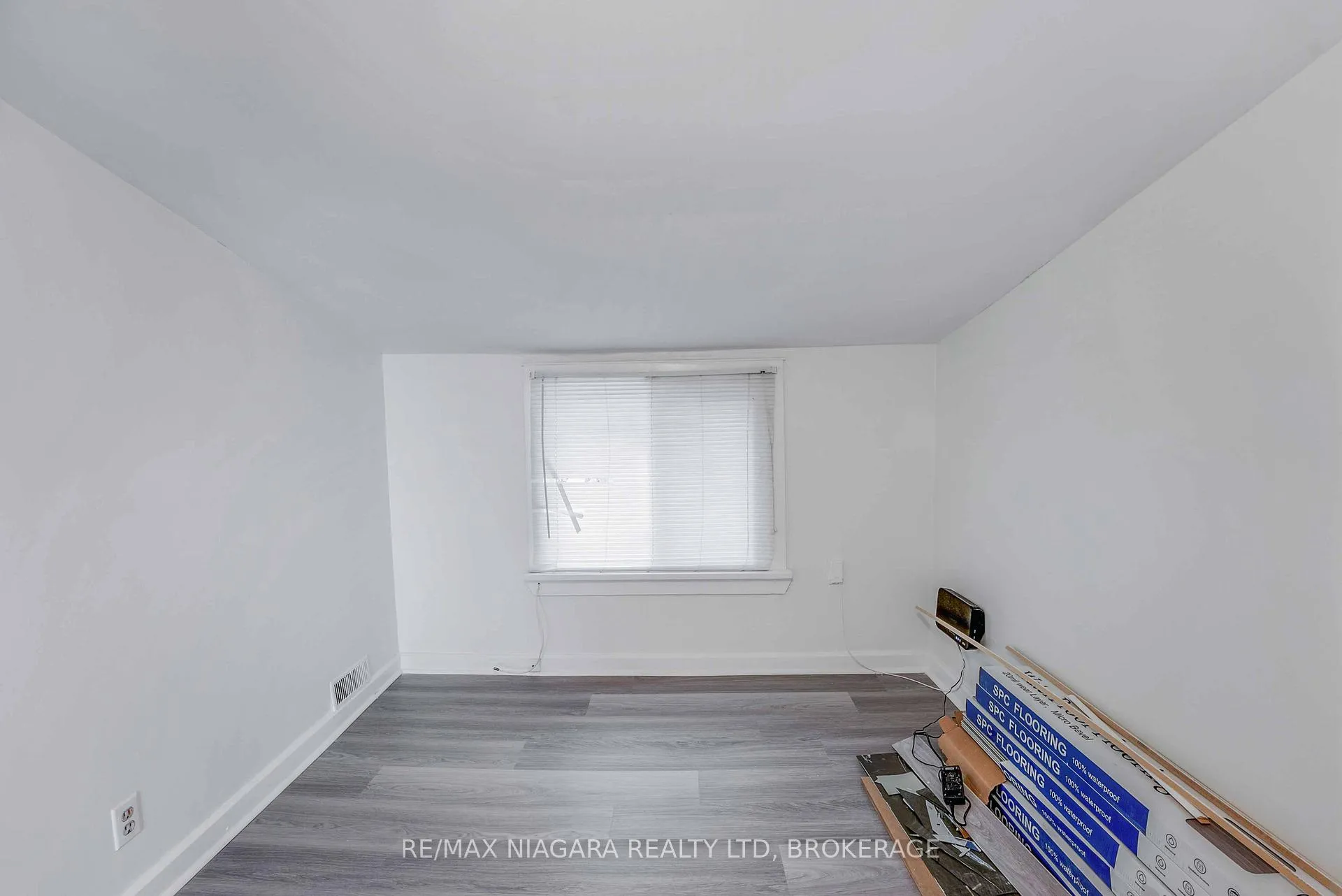 Photo 9 of Unit upper, 39 Carleton Street N, Thorold, Thorold Downtown — HOMEH
