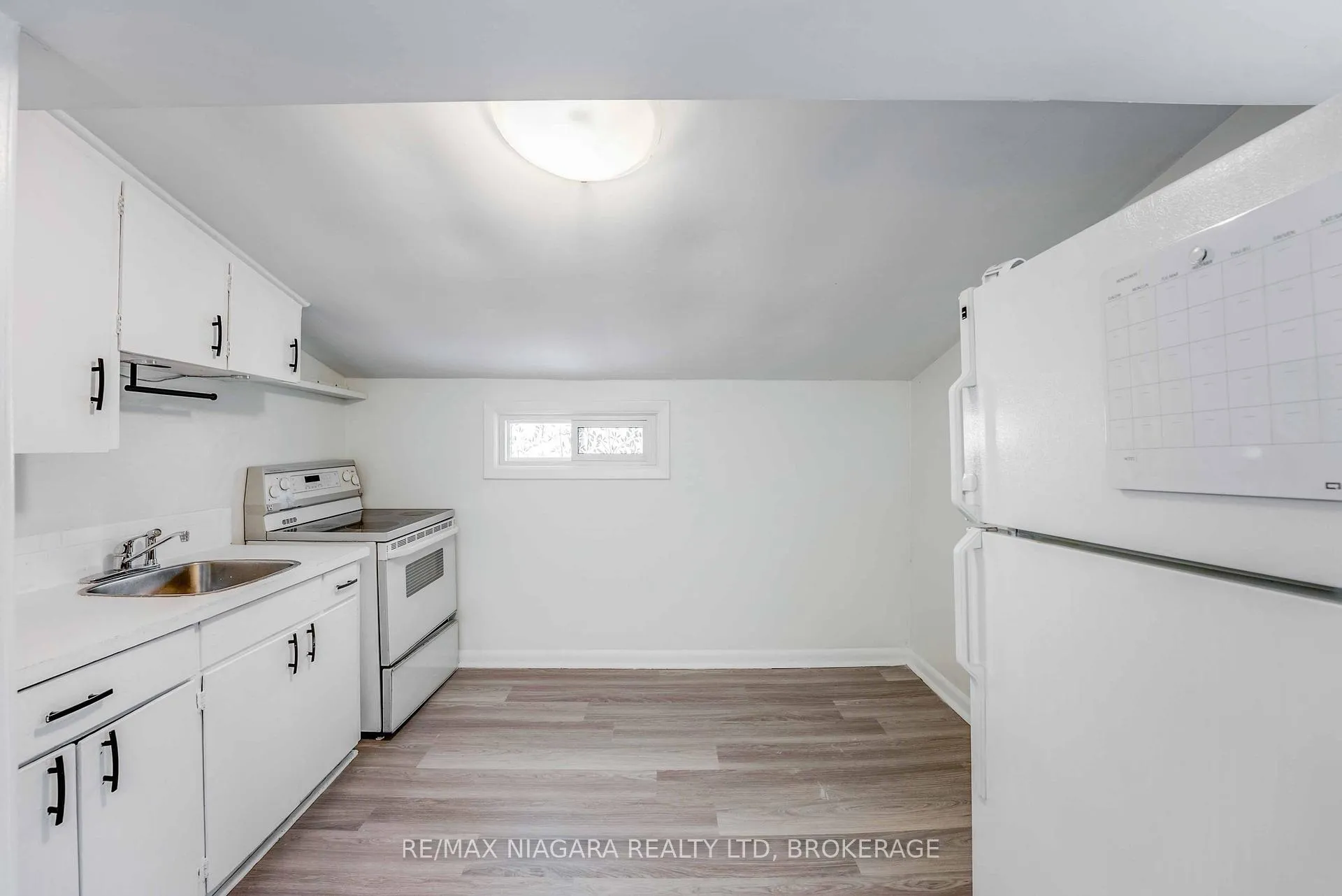 Photo 14 of Unit upper, 39 Carleton Street N, Thorold, Thorold Downtown — HOMEH