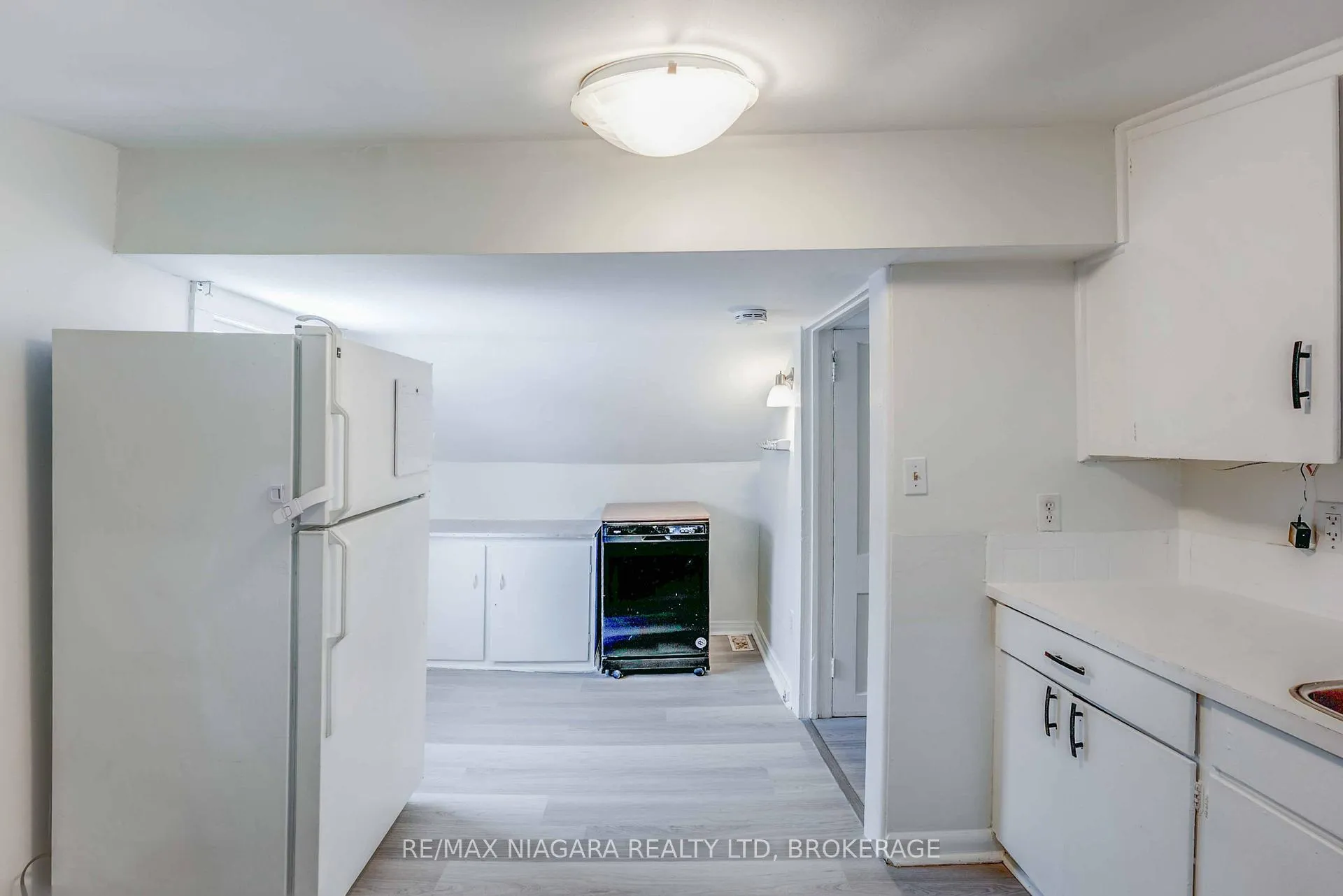 Photo 17 of Unit upper, 39 Carleton Street N, Thorold, Thorold Downtown — HOMEH