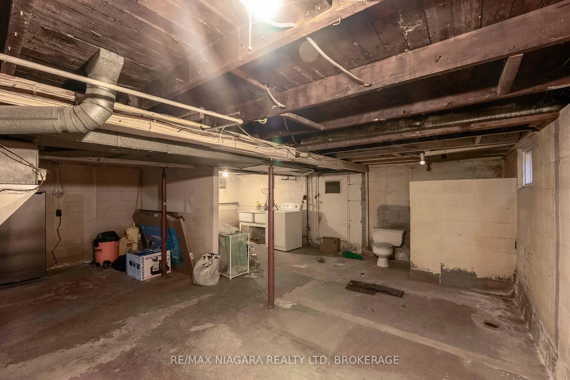 Photo 19 of Unit upper, 39 Carleton Street N, Thorold, Thorold Downtown — HOMEH