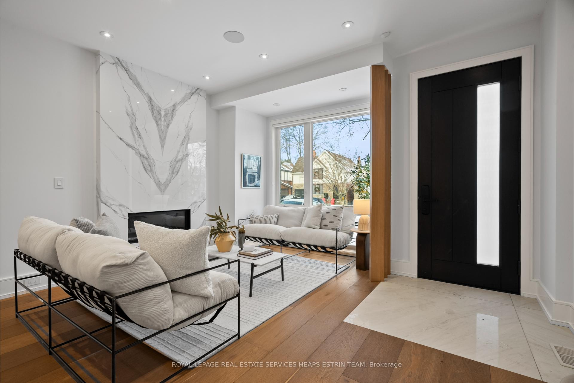 Photo 3 of 39 Sharron Drive, Toronto, Leaside — HOMEH