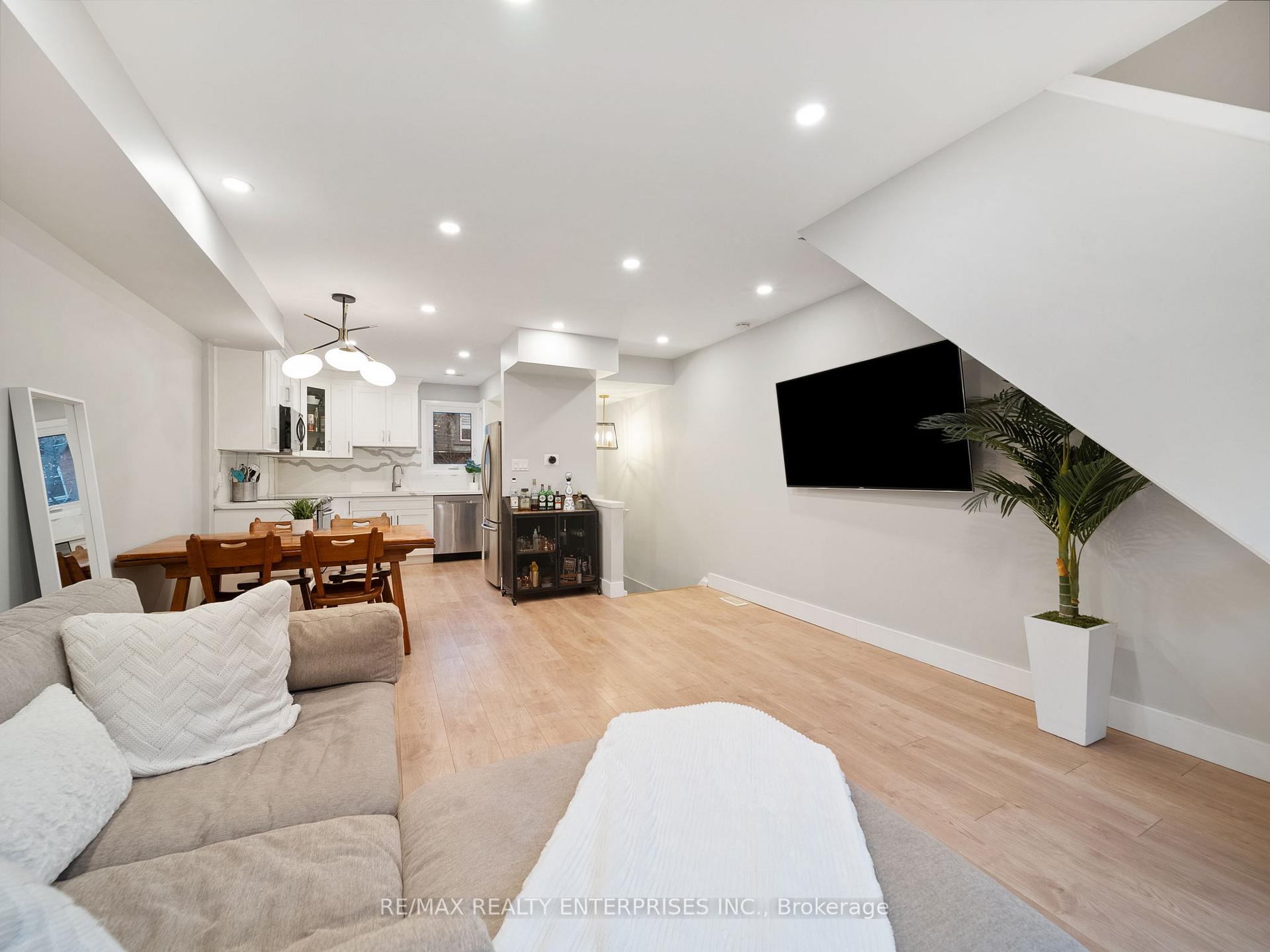 Photo 25 of 247 Ontario Street, Toronto, Moss Park — HOMEH