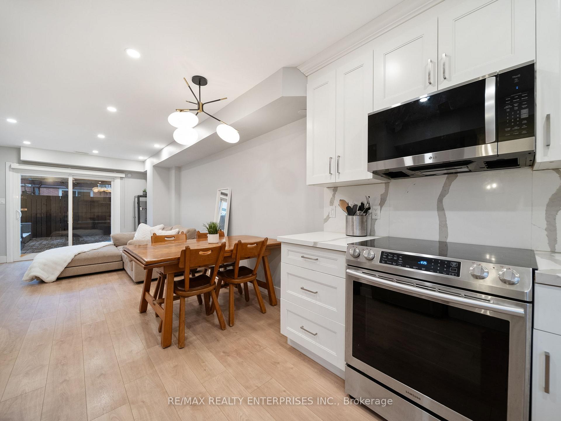 Photo 2 of 247 Ontario Street, Toronto, Moss Park — HOMEH
