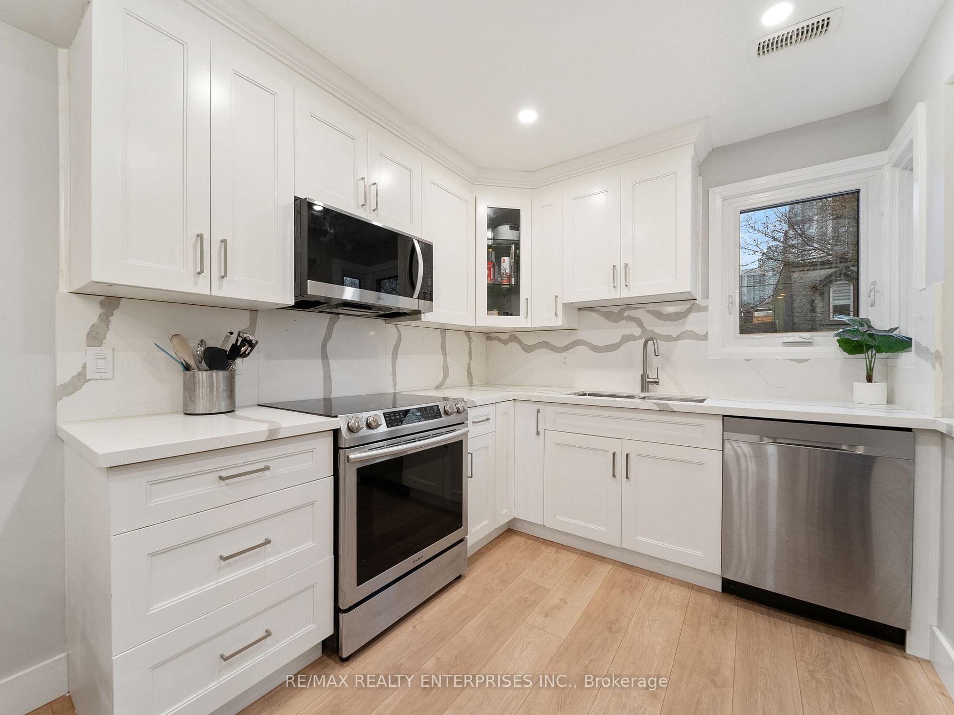 Photo 9 of 247 Ontario Street, Toronto, Moss Park — HOMEH