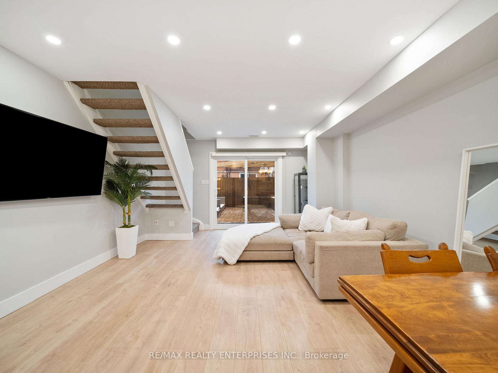 Photo 5 of 247 Ontario Street, Toronto, Moss Park — HOMEH