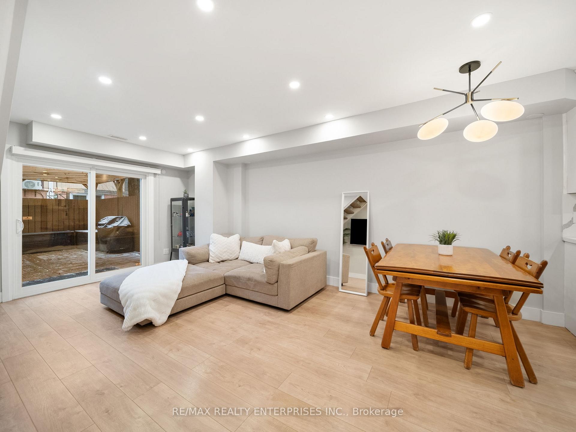 Photo 13 of 247 Ontario Street, Toronto, Moss Park — HOMEH