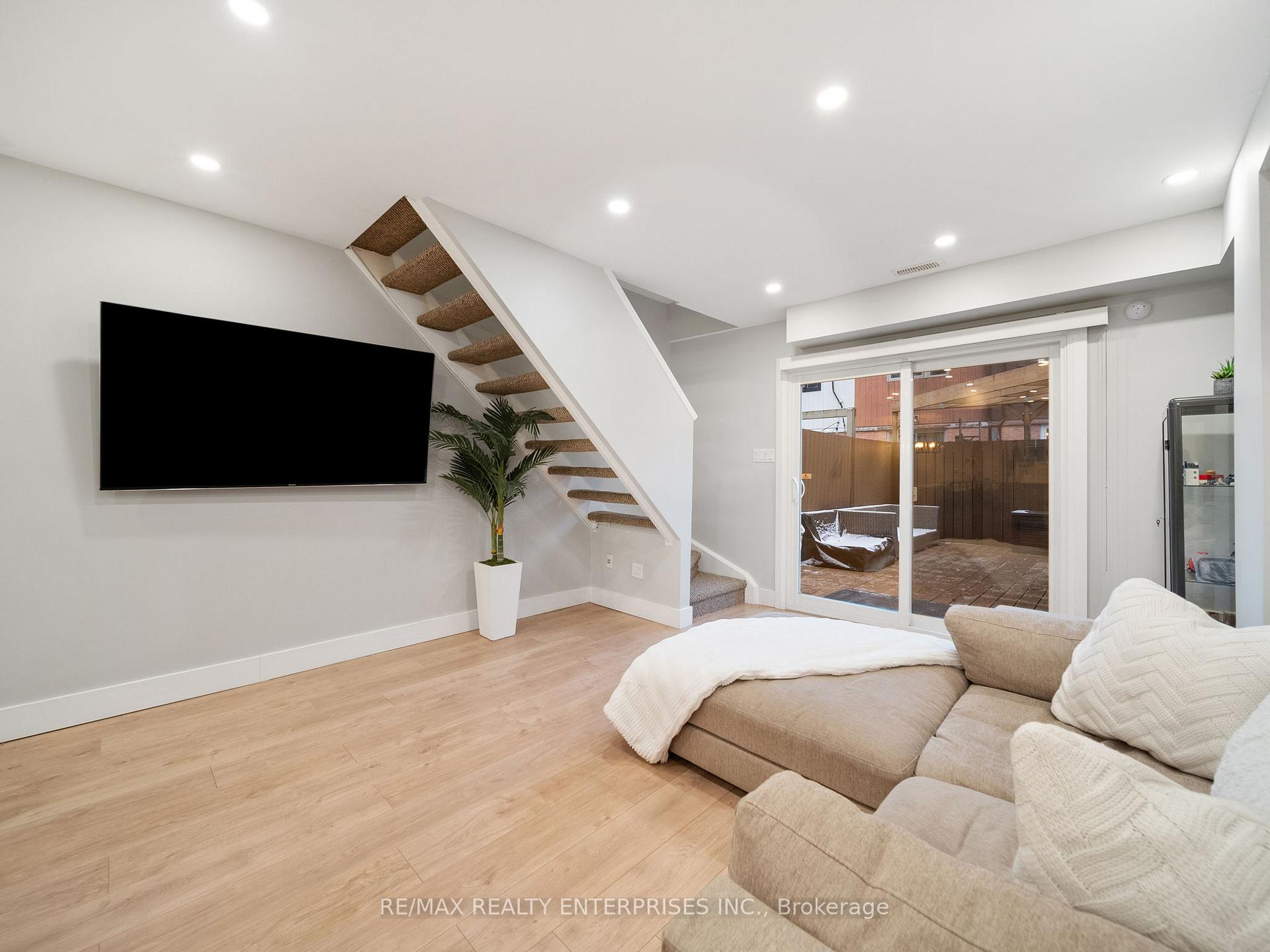 Photo 4 of 247 Ontario Street, Toronto, Moss Park — HOMEH
