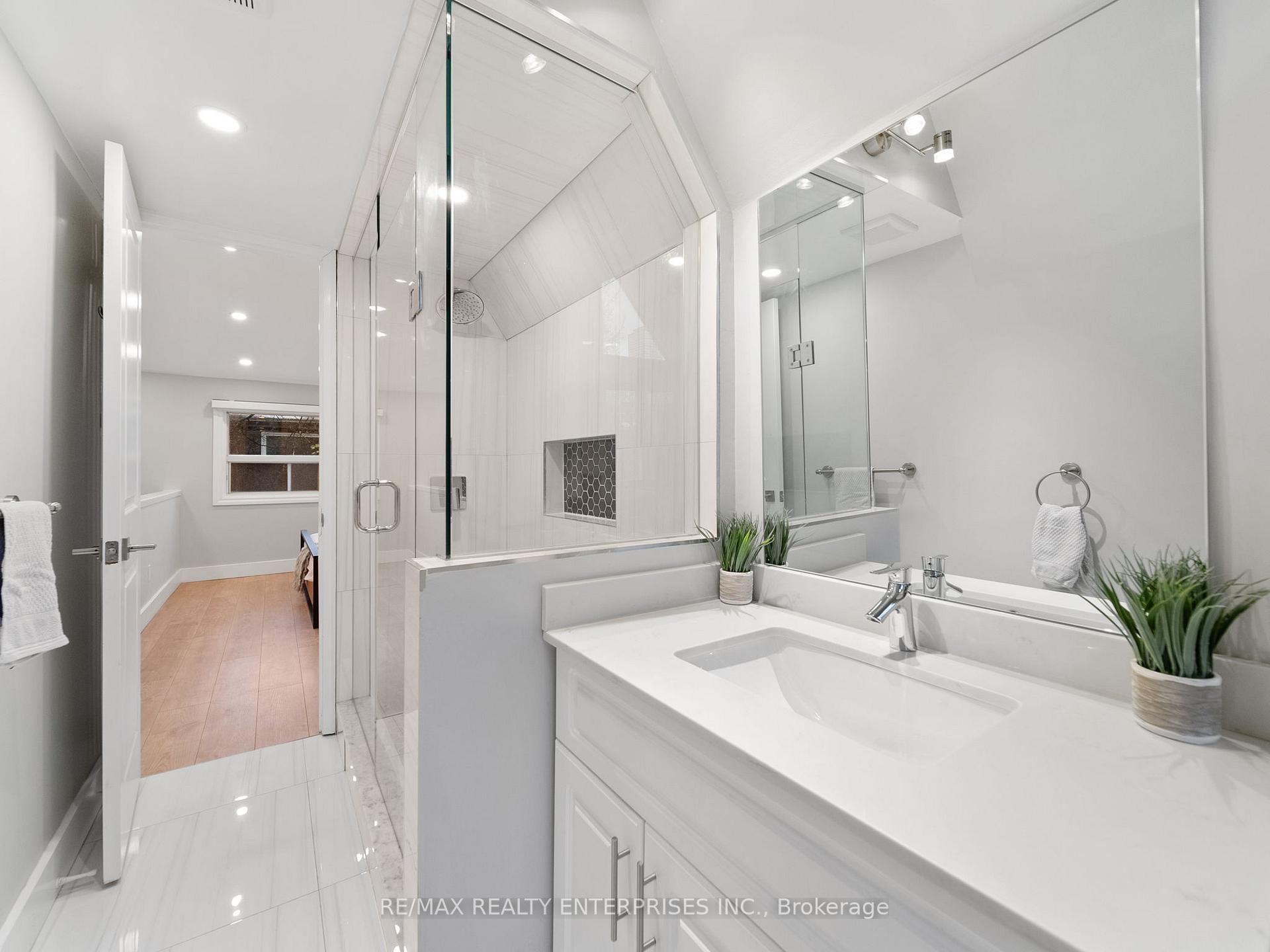 Photo 11 of 247 Ontario Street, Toronto, Moss Park — HOMEH