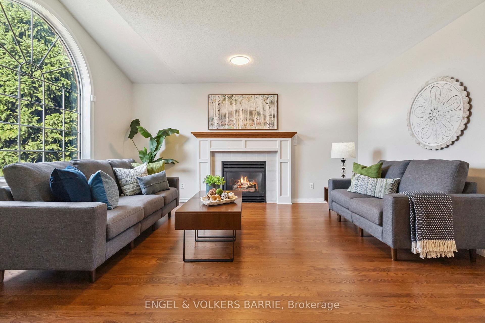 Photo 5 of 91 Parkview Drive, Strathroy-Caradoc, SE — HOMEH
