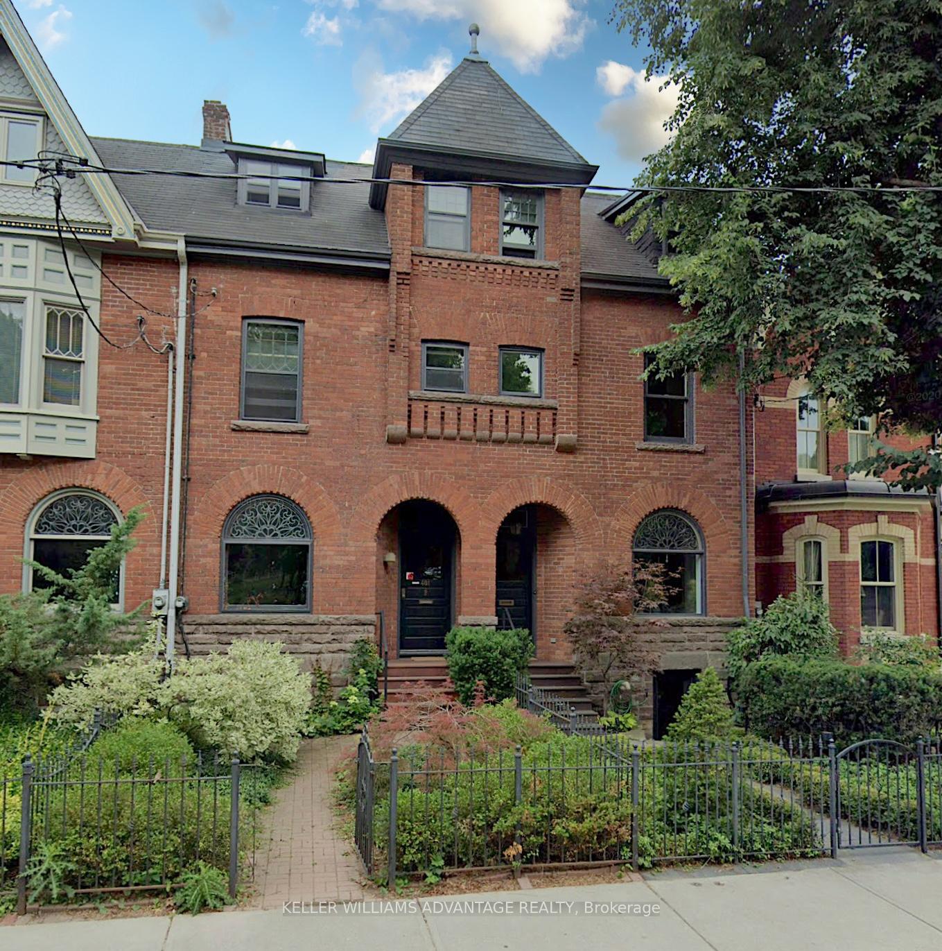 Front of 401 Carlton Street