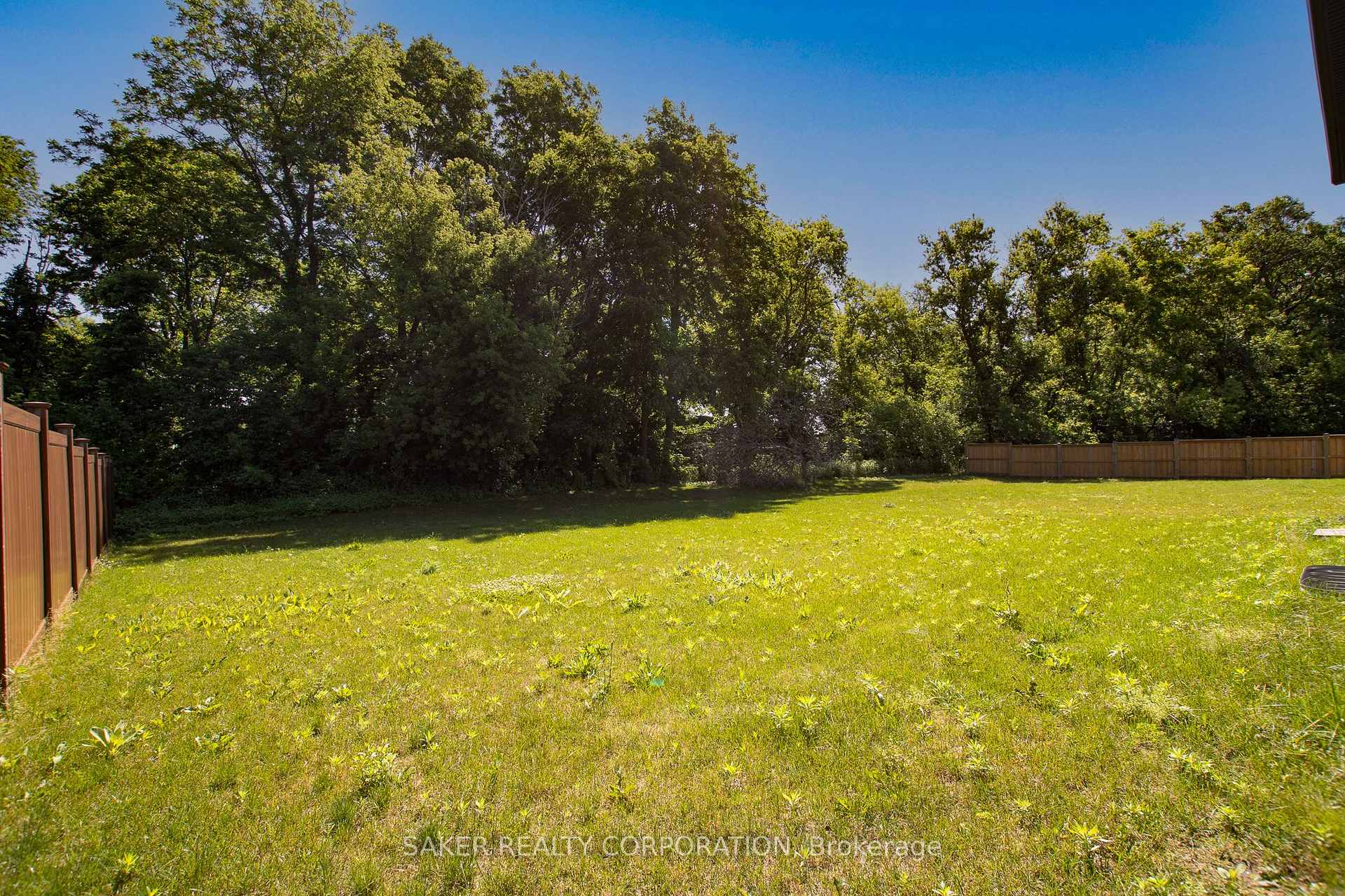 Photo 3 of 2205 Lockwood Crescent, Strathroy-Caradoc, Mount Brydges — HOMEH