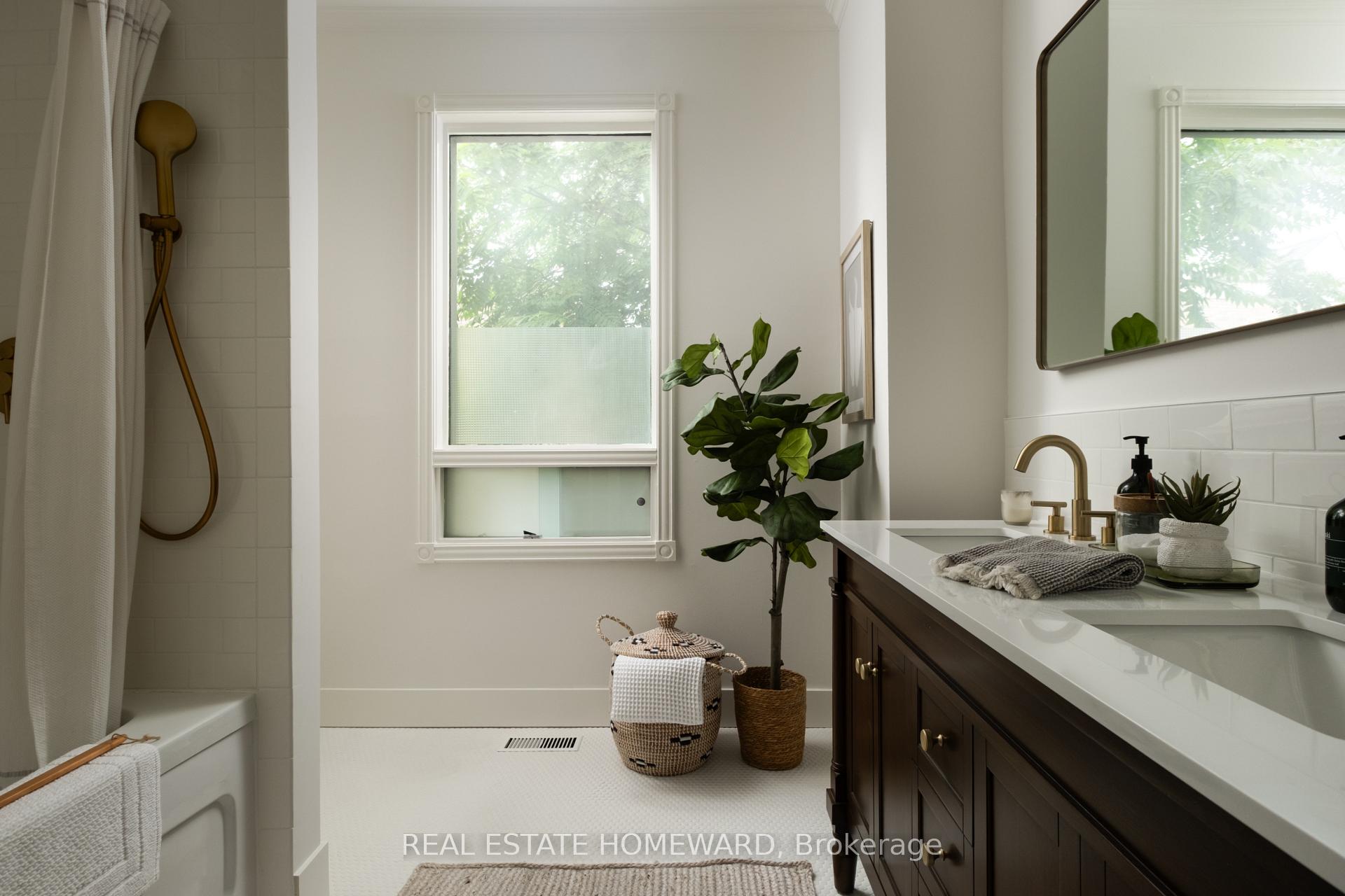 Photo 24 of 169 De Grassi Street, Toronto, South Riverdale — HOMEH