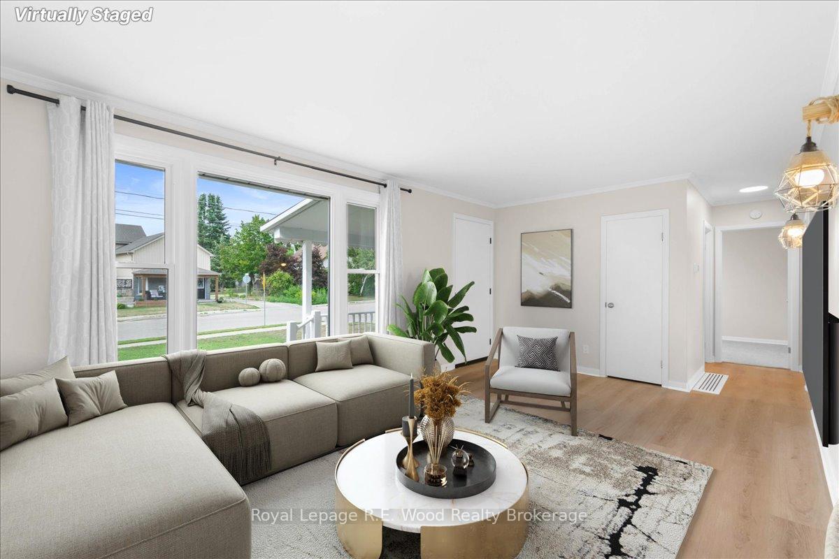 Photo 4 of 35 Sanders Street, Tillsonburg — HOMEH