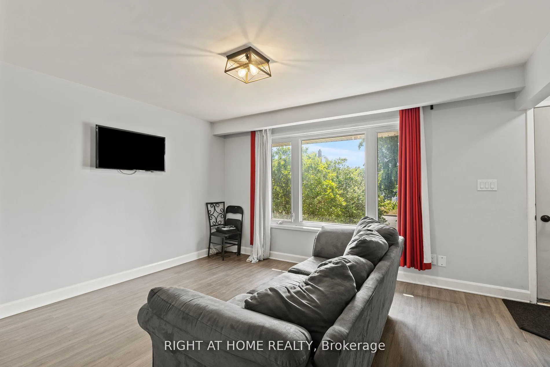 Photo 3 of 10 Mcdougall Drive, Thorold, Confederation Heights — HOMEH