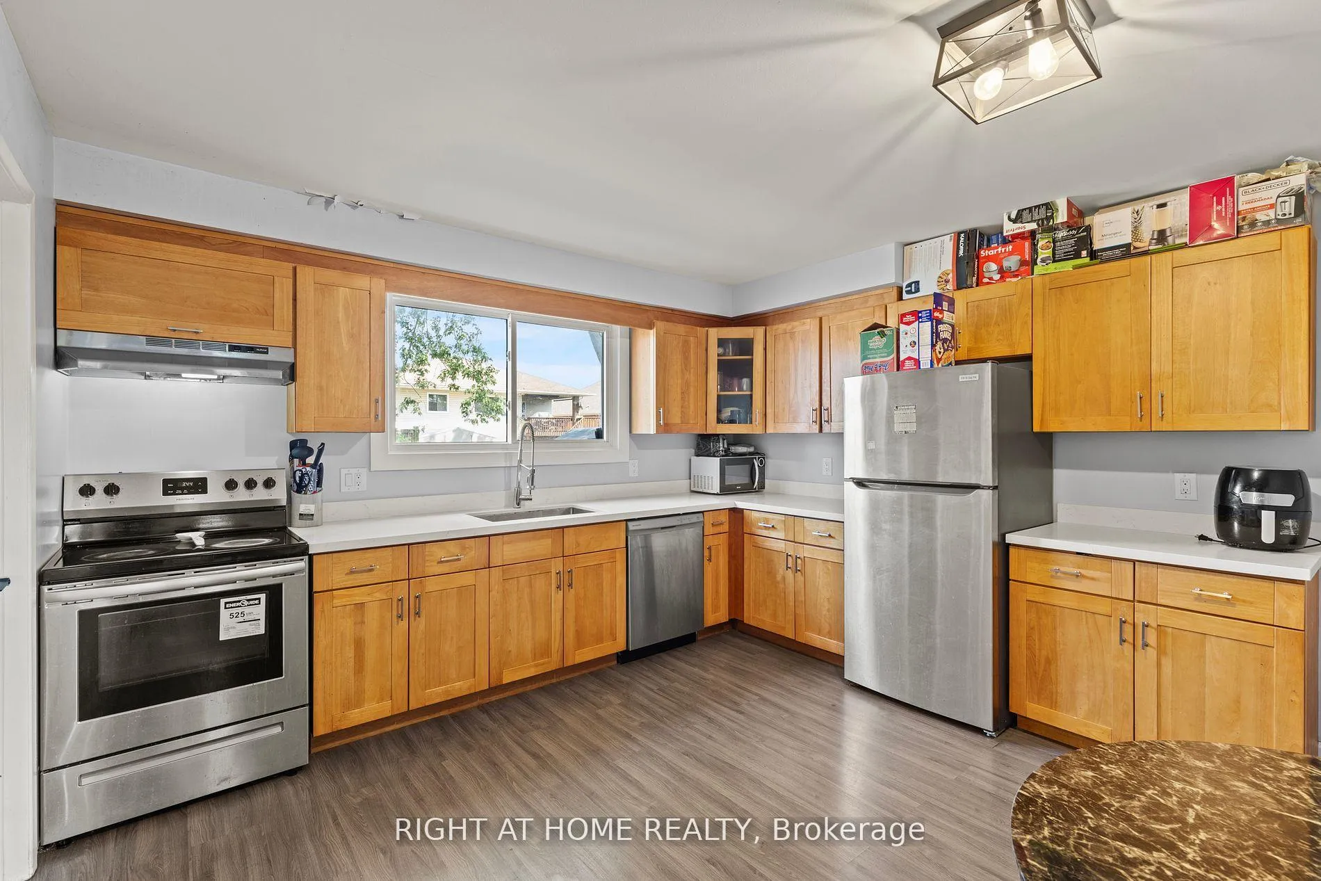 Photo 5 of 10 Mcdougall Drive, Thorold, Confederation Heights — HOMEH