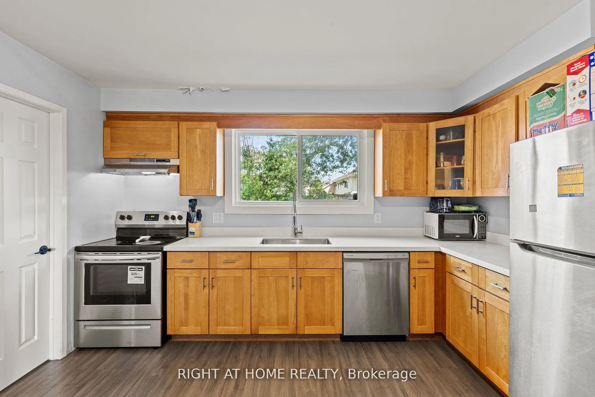 Photo 6 of 10 Mcdougall Drive, Thorold, Confederation Heights — HOMEH
