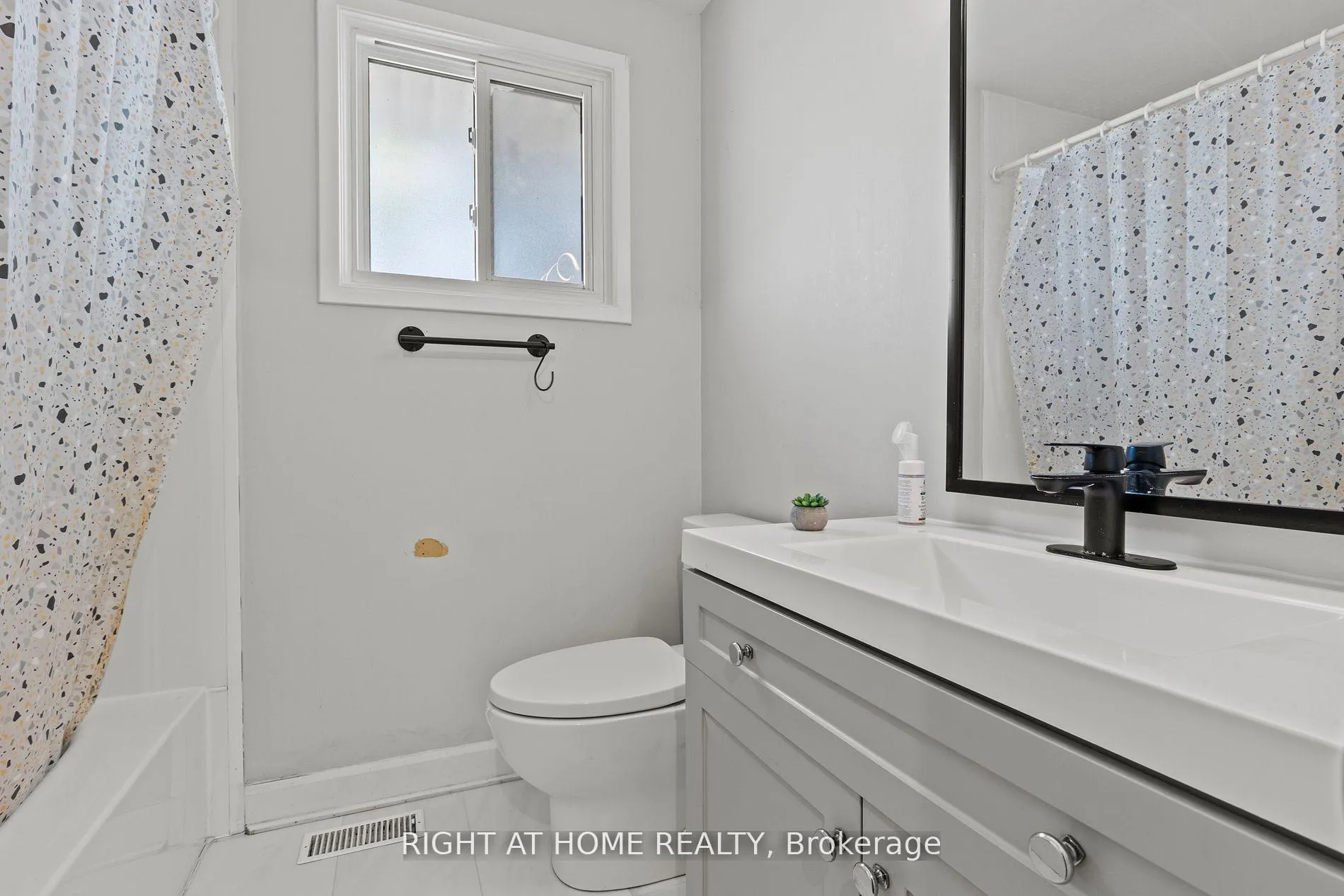 Photo 10 of 10 Mcdougall Drive, Thorold, Confederation Heights — HOMEH